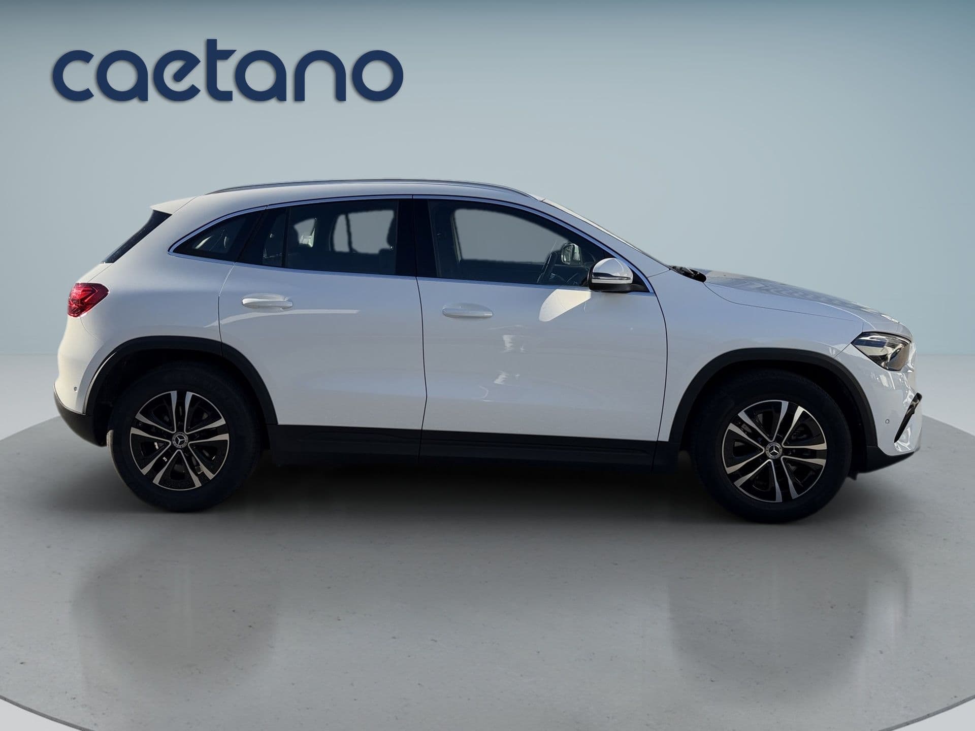 Mercedes-Benz GLA - 8