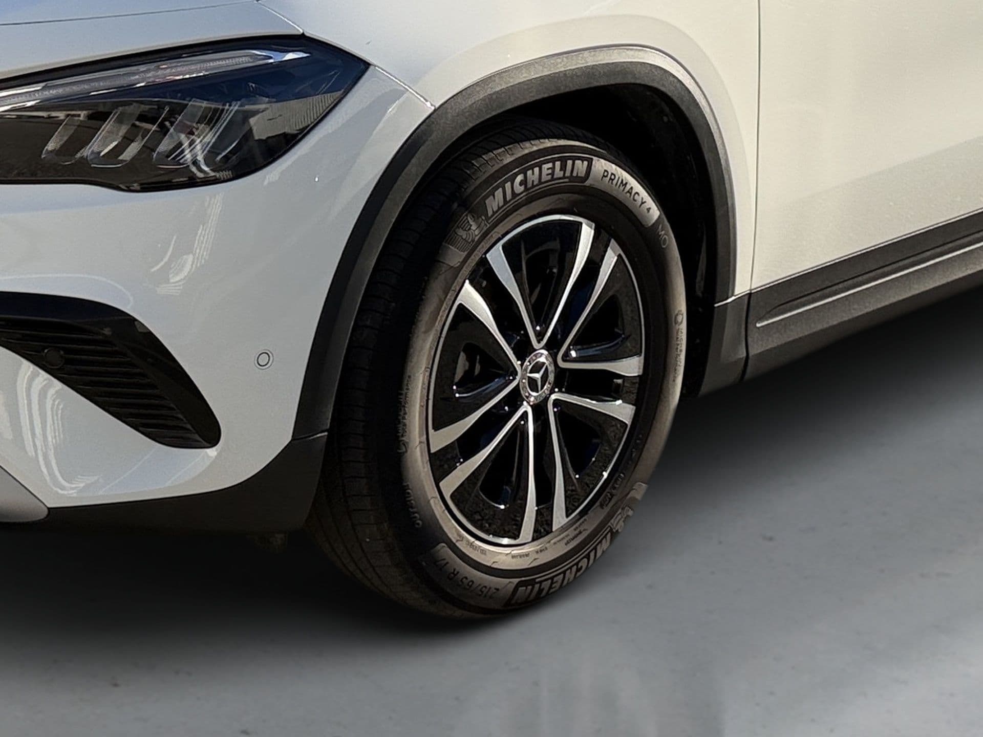 Mercedes-Benz GLA - 10