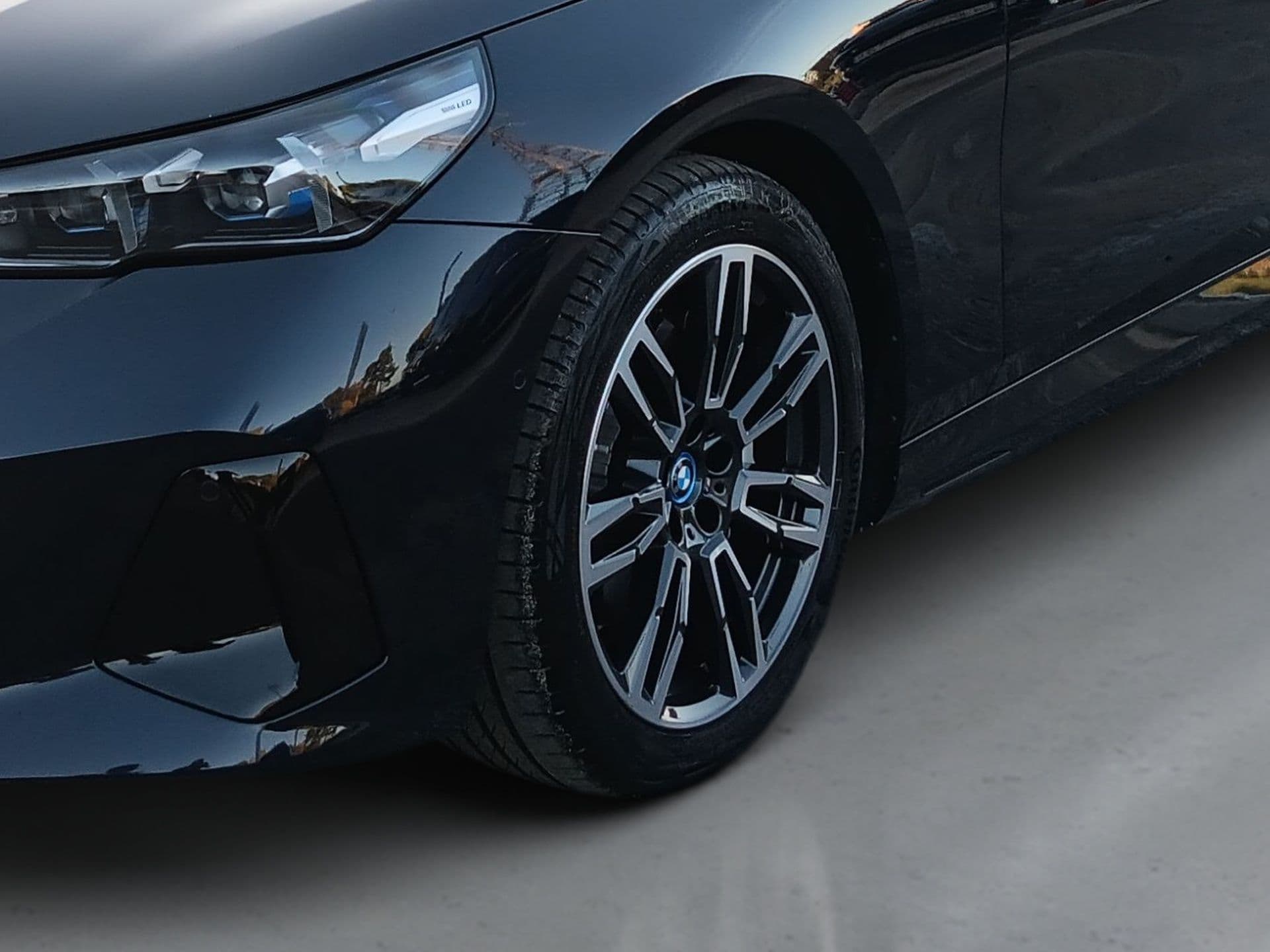 BMW i5 - 3