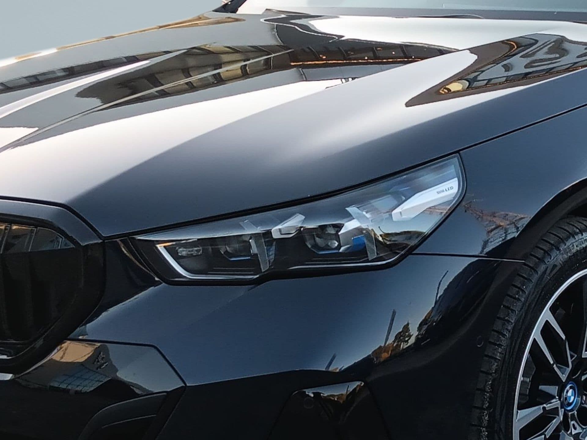 BMW i5 - 5