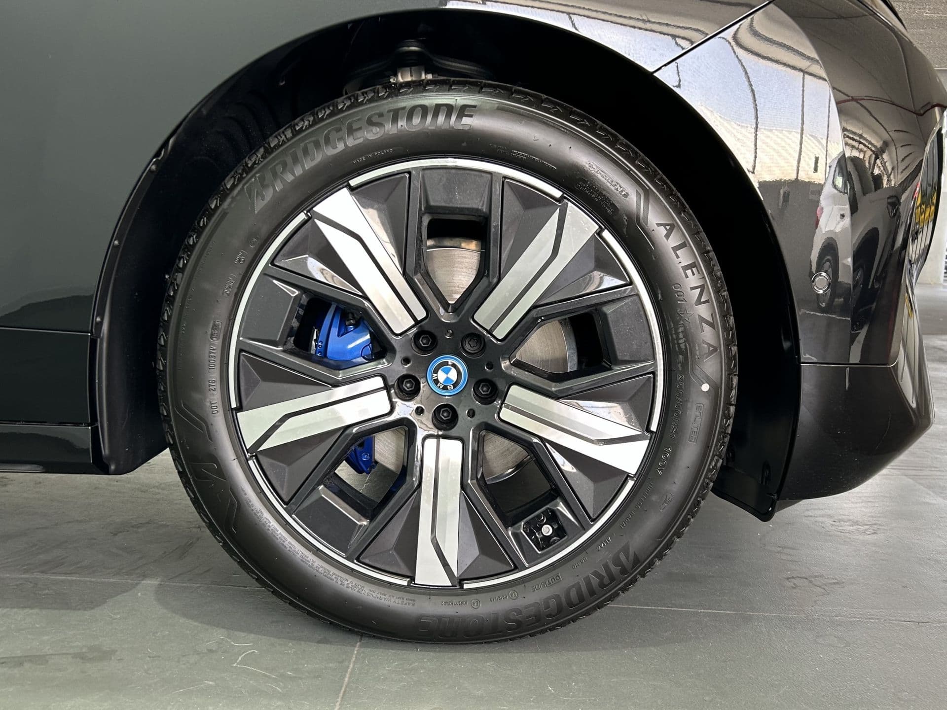 BMW iX - 4