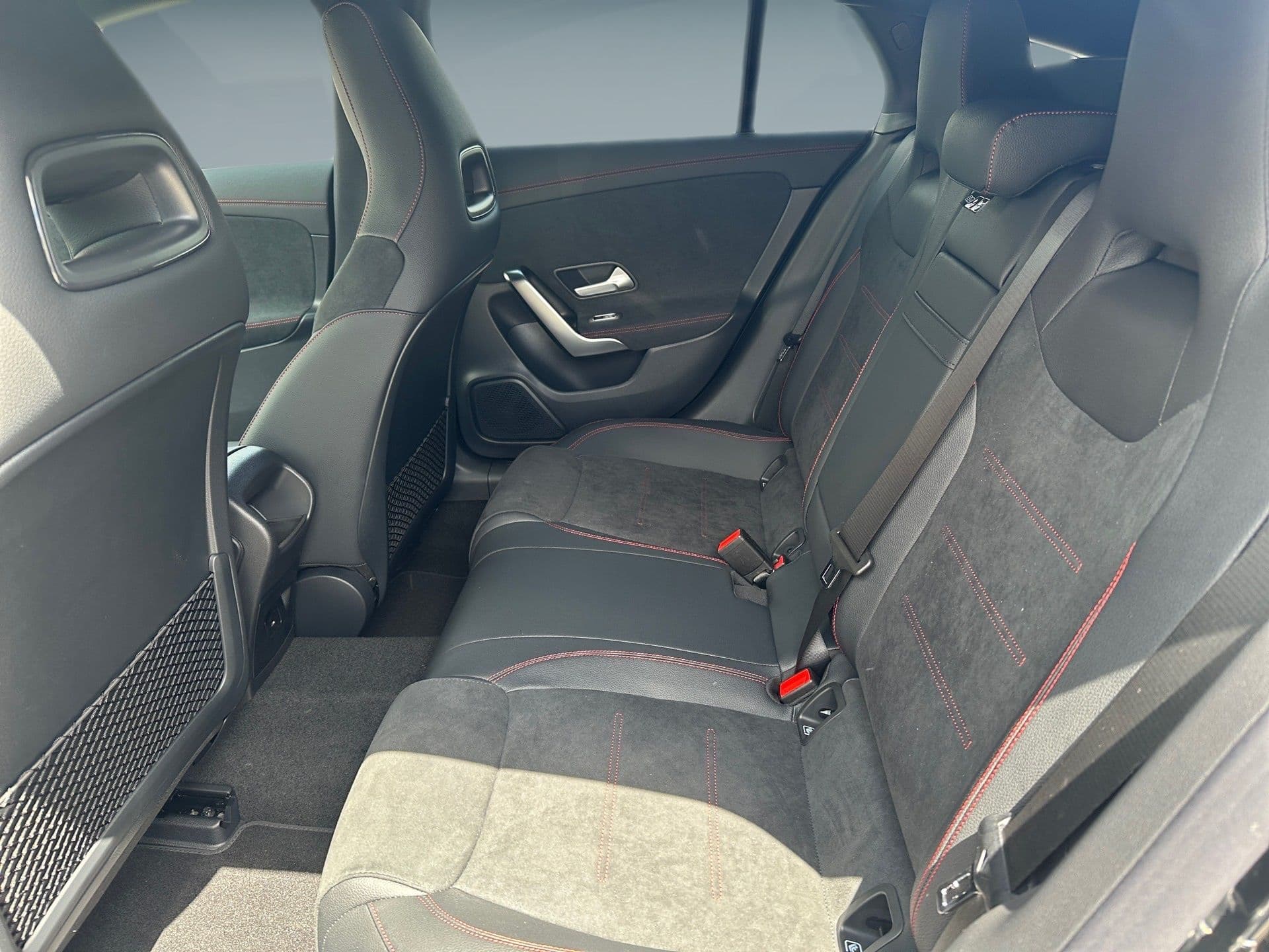 Mercedes-Benz CLA - 12