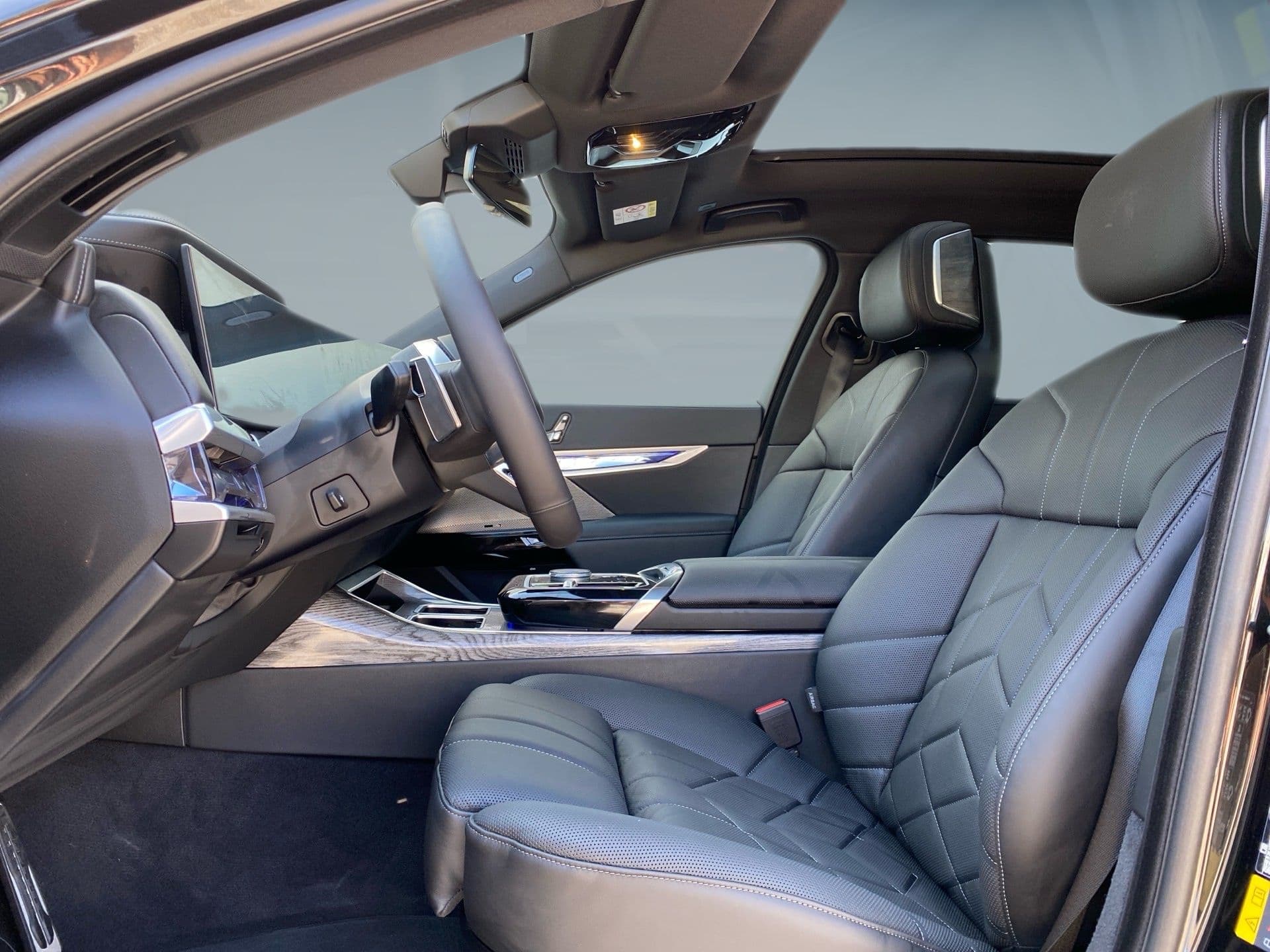 BMW I7 - 9