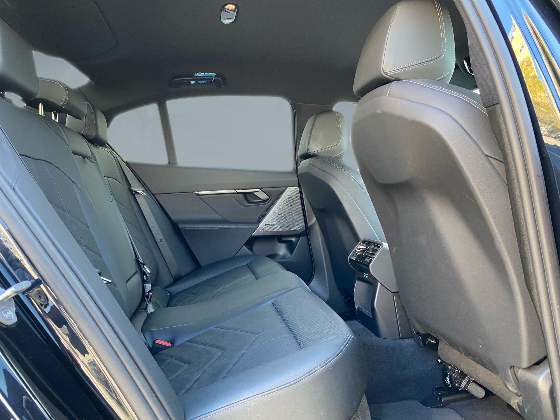 BMW i5 - 12