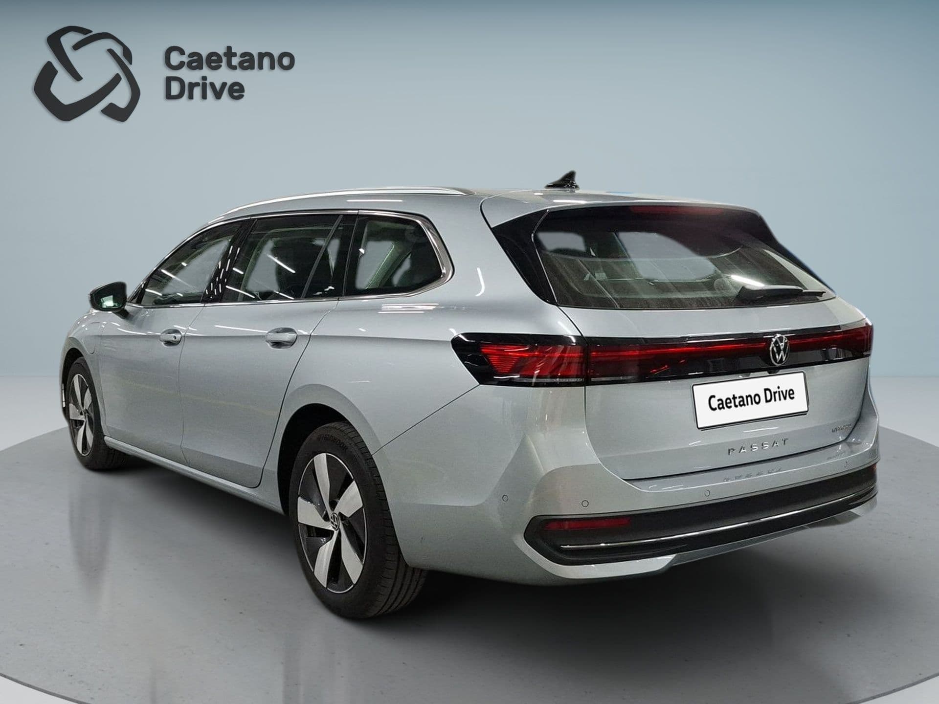 Volkswagen Passat - 4