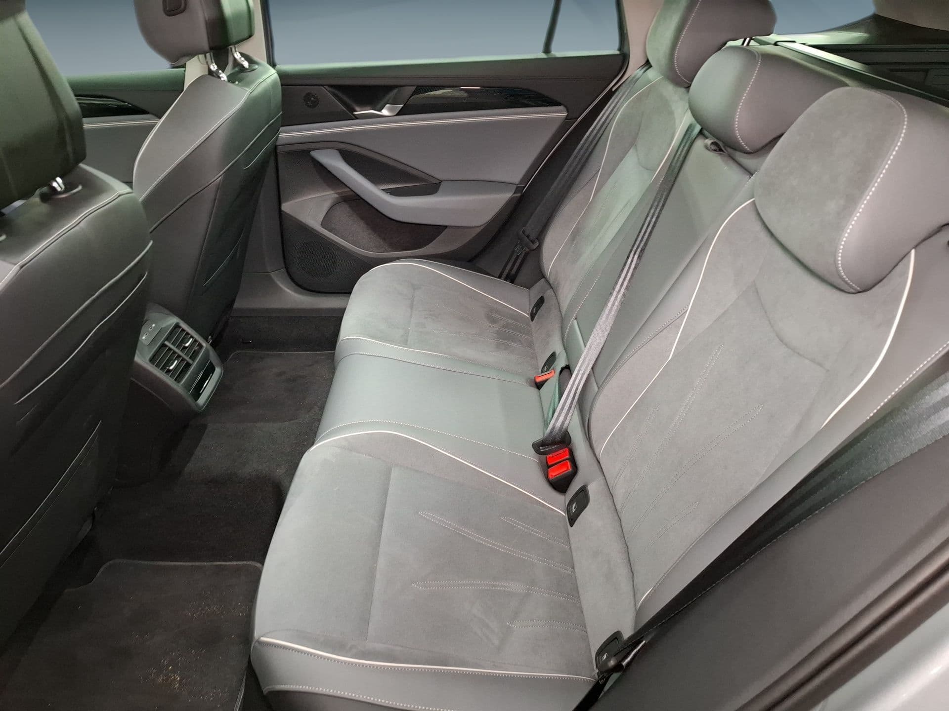 Volkswagen Passat - 12