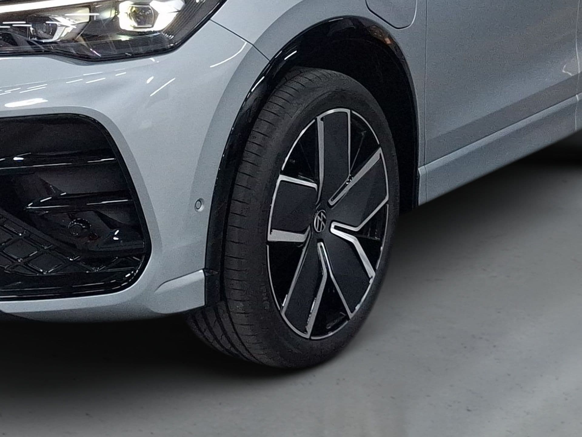 Volkswagen Tiguan - 5