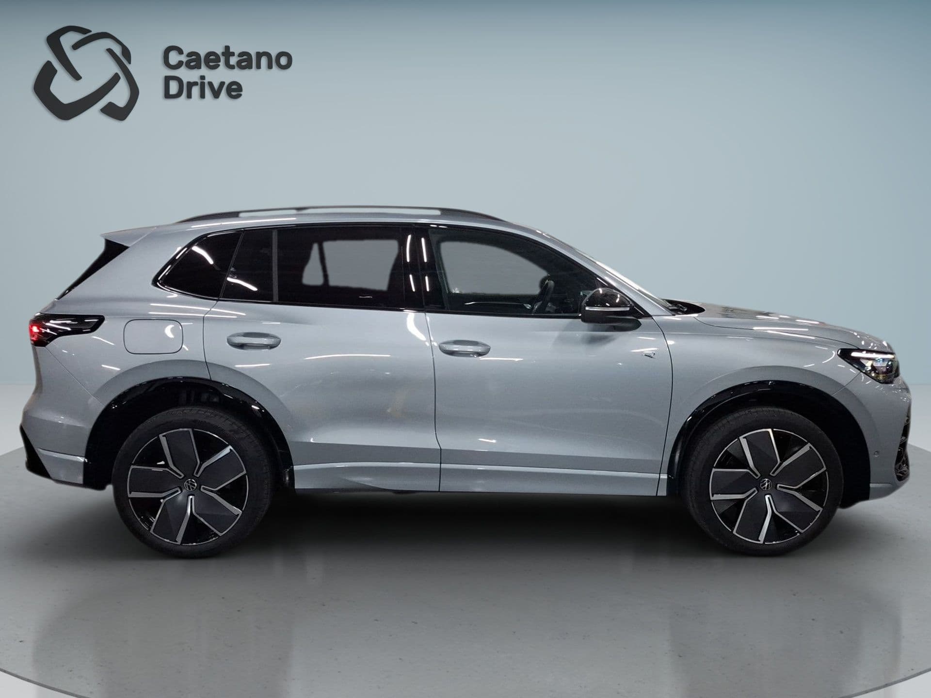 Volkswagen Tiguan - 8