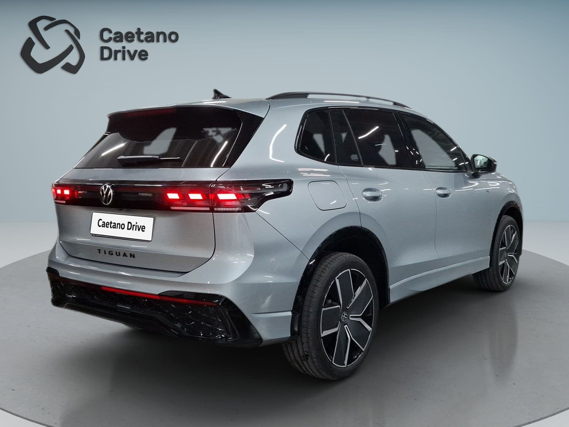 Volkswagen Tiguan - 9