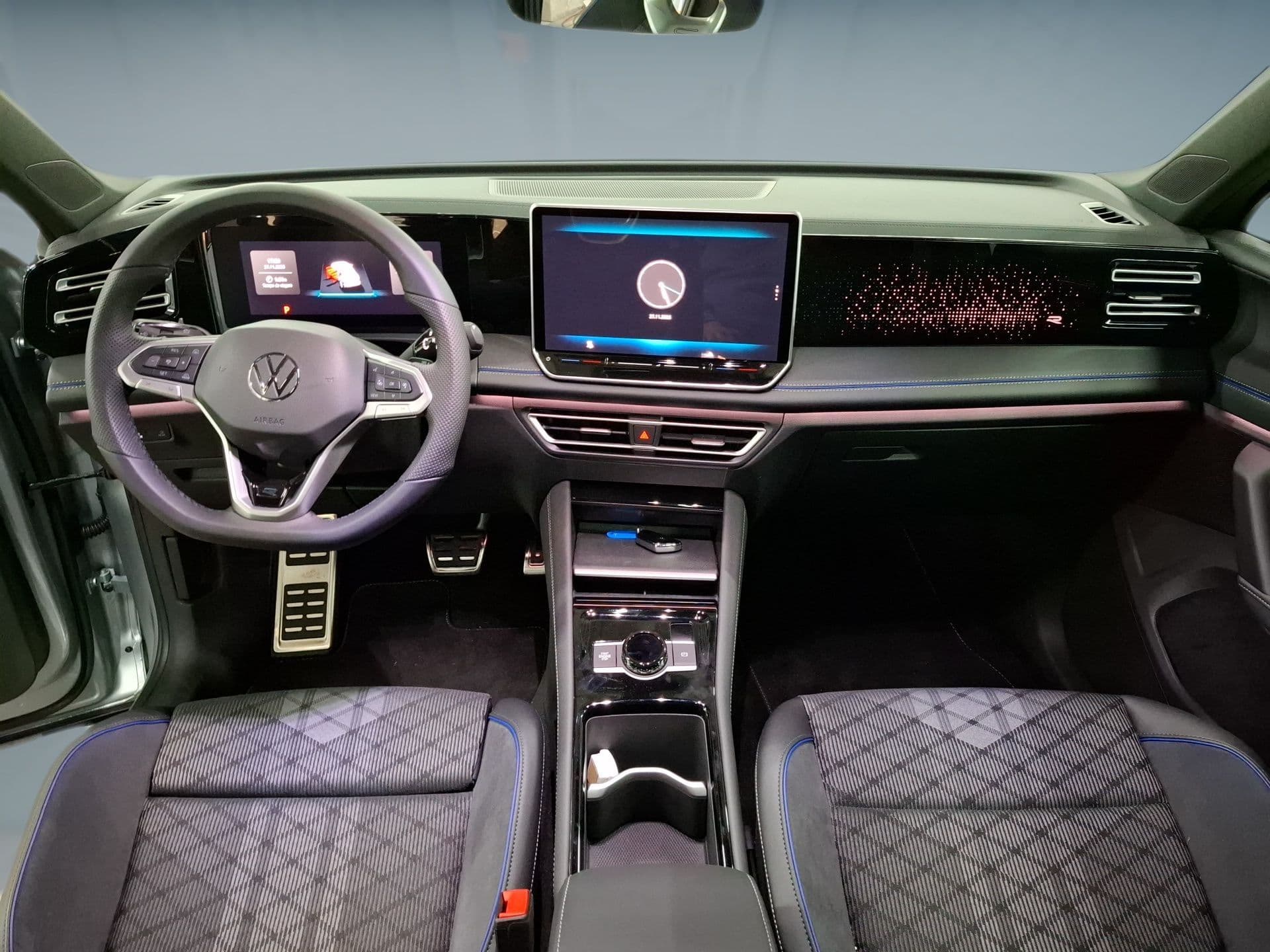 Volkswagen Tiguan - 11