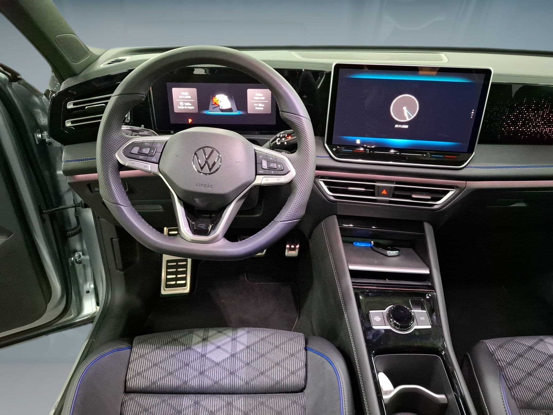 Volkswagen Tiguan - 12