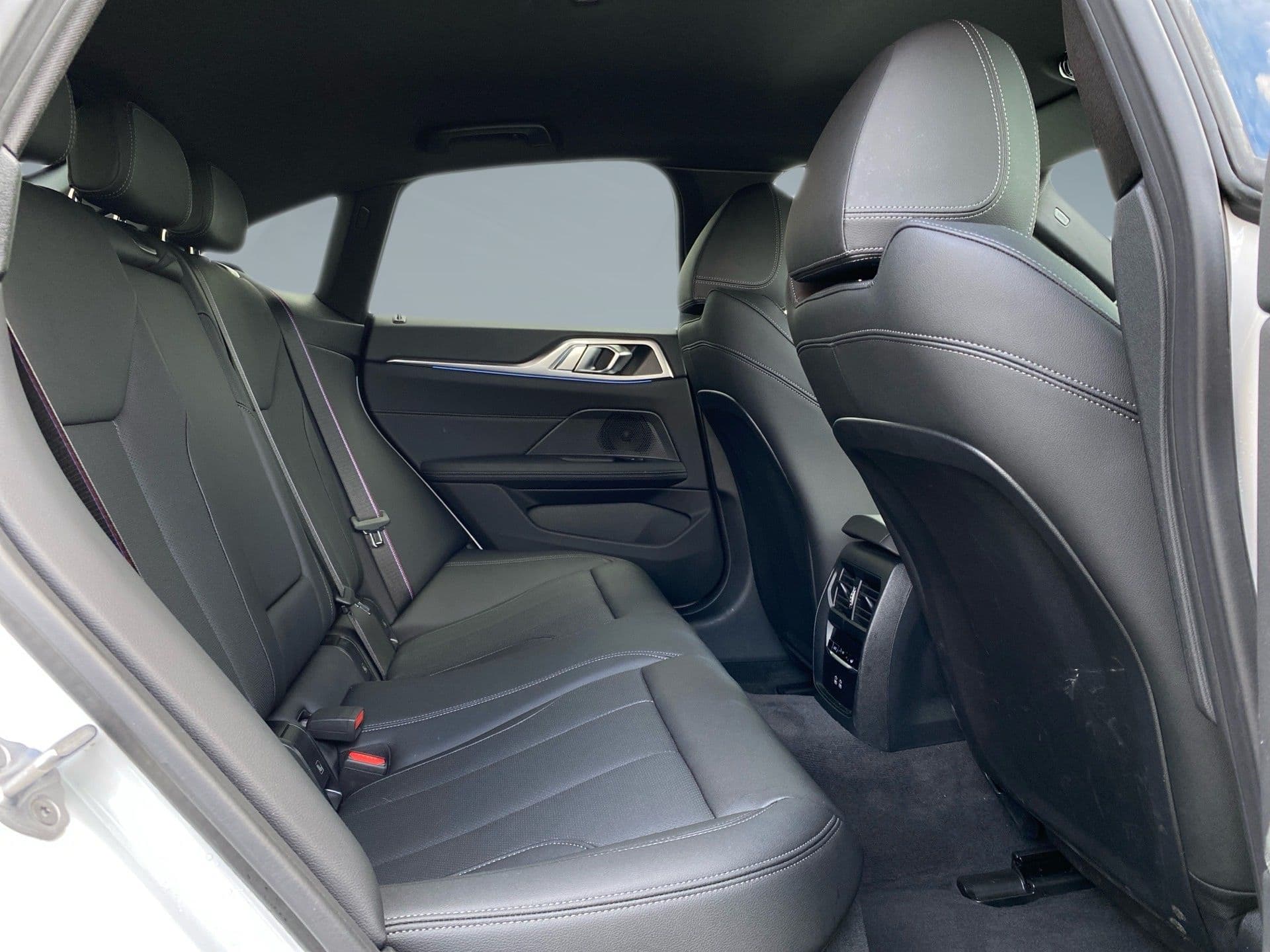 BMW i4 - 11