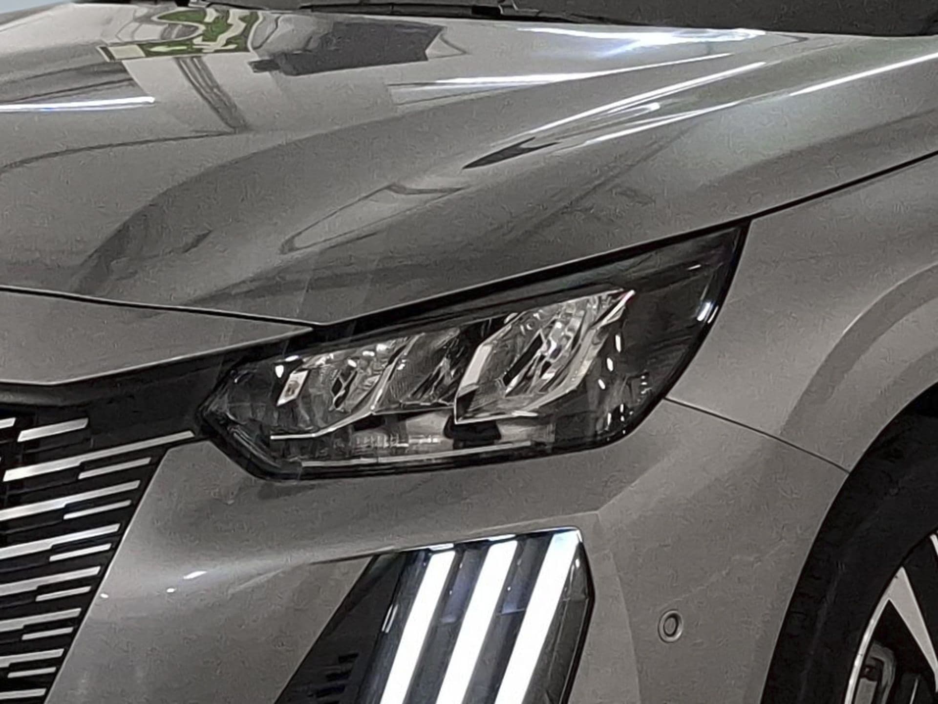 Peugeot 208 - 5