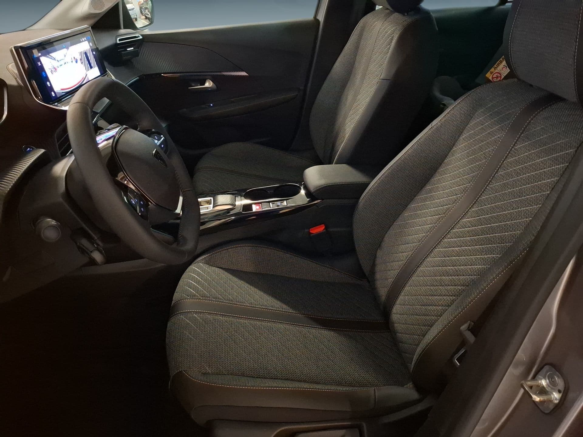 Peugeot 208 - 10