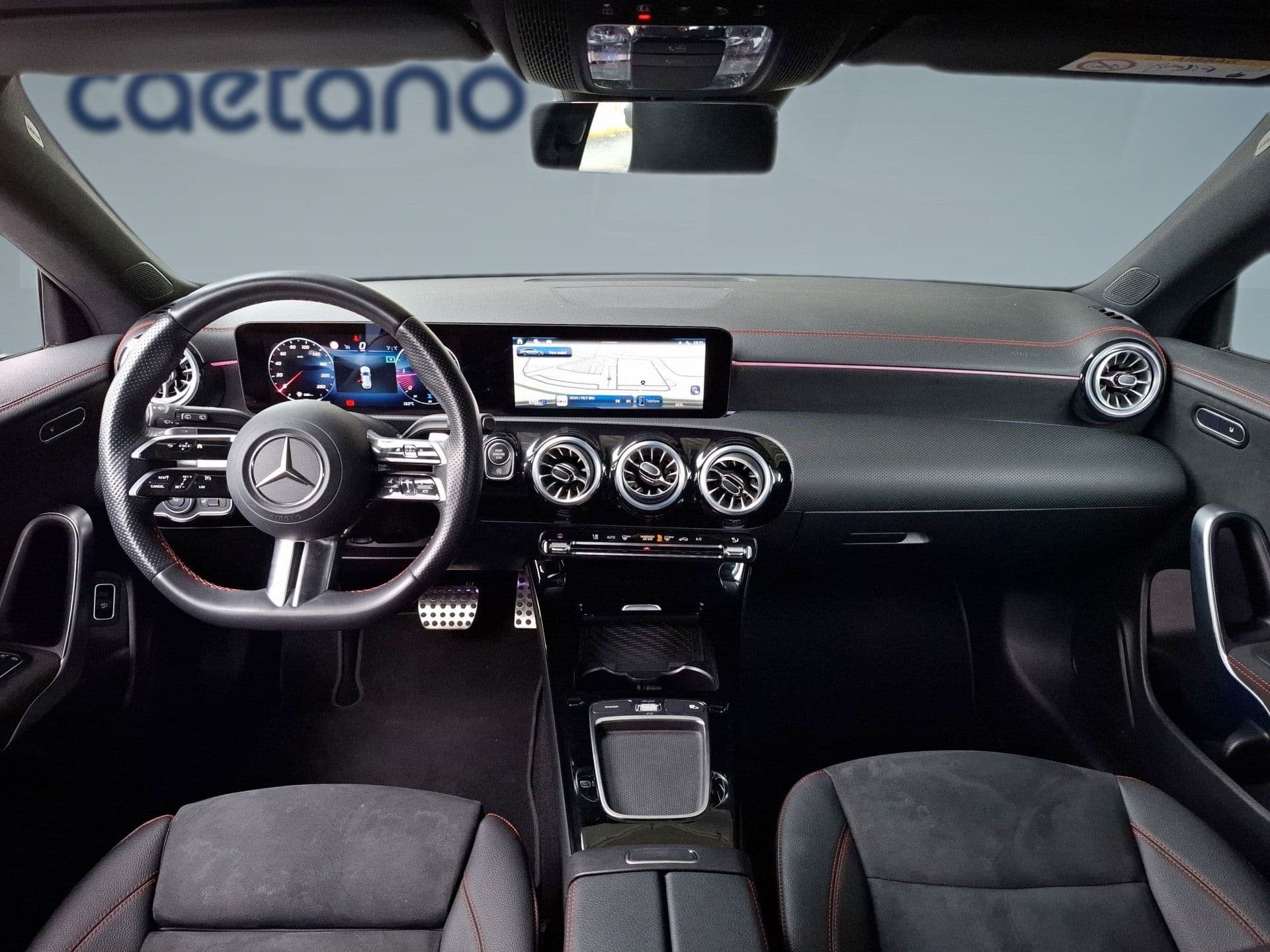 Mercedes-Benz CLA - 12