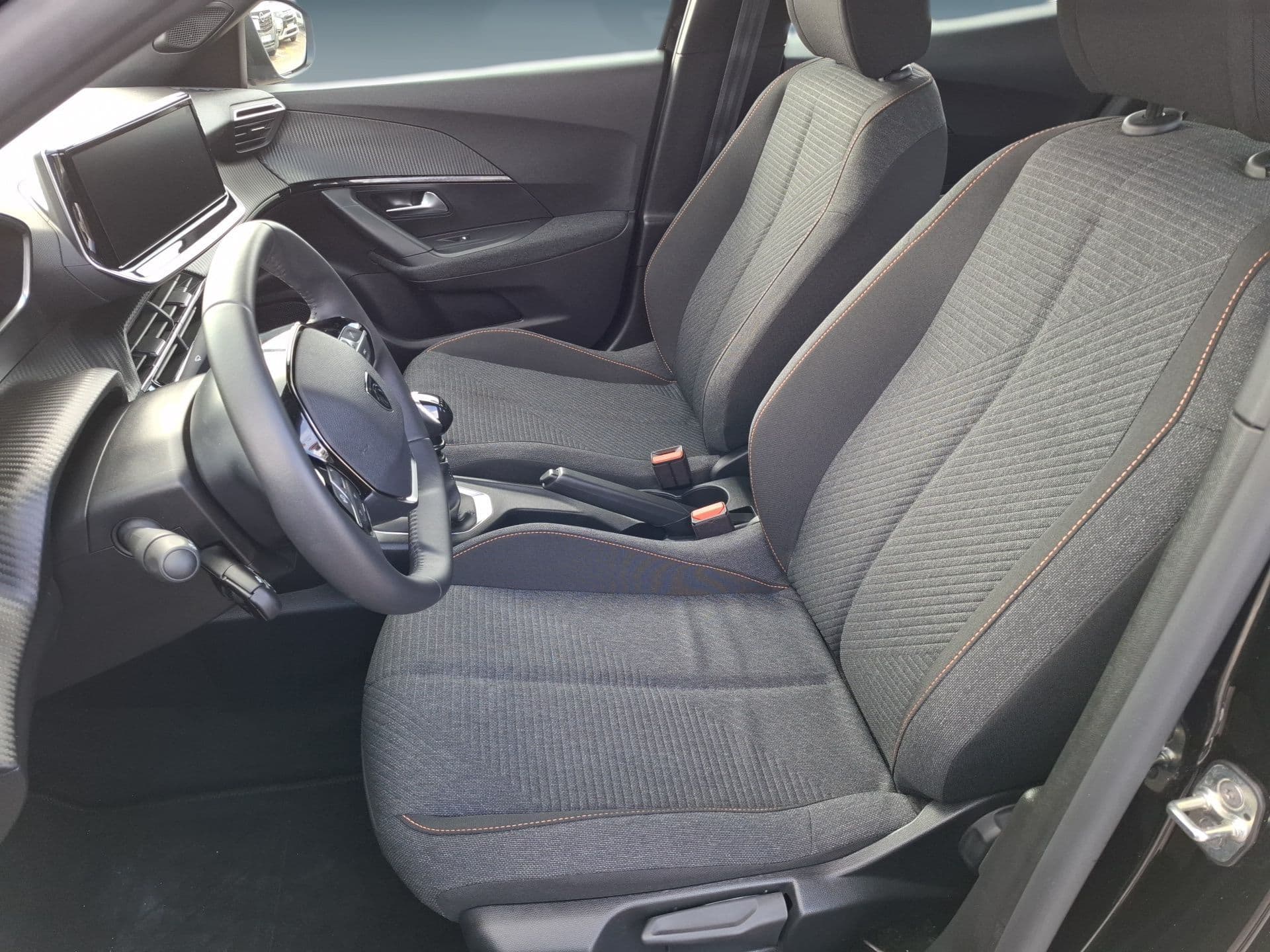 Peugeot 2008 - 11
