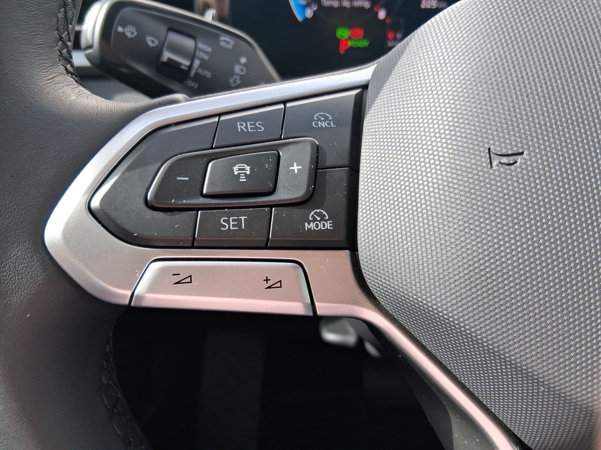 Volkswagen T-Roc - 11