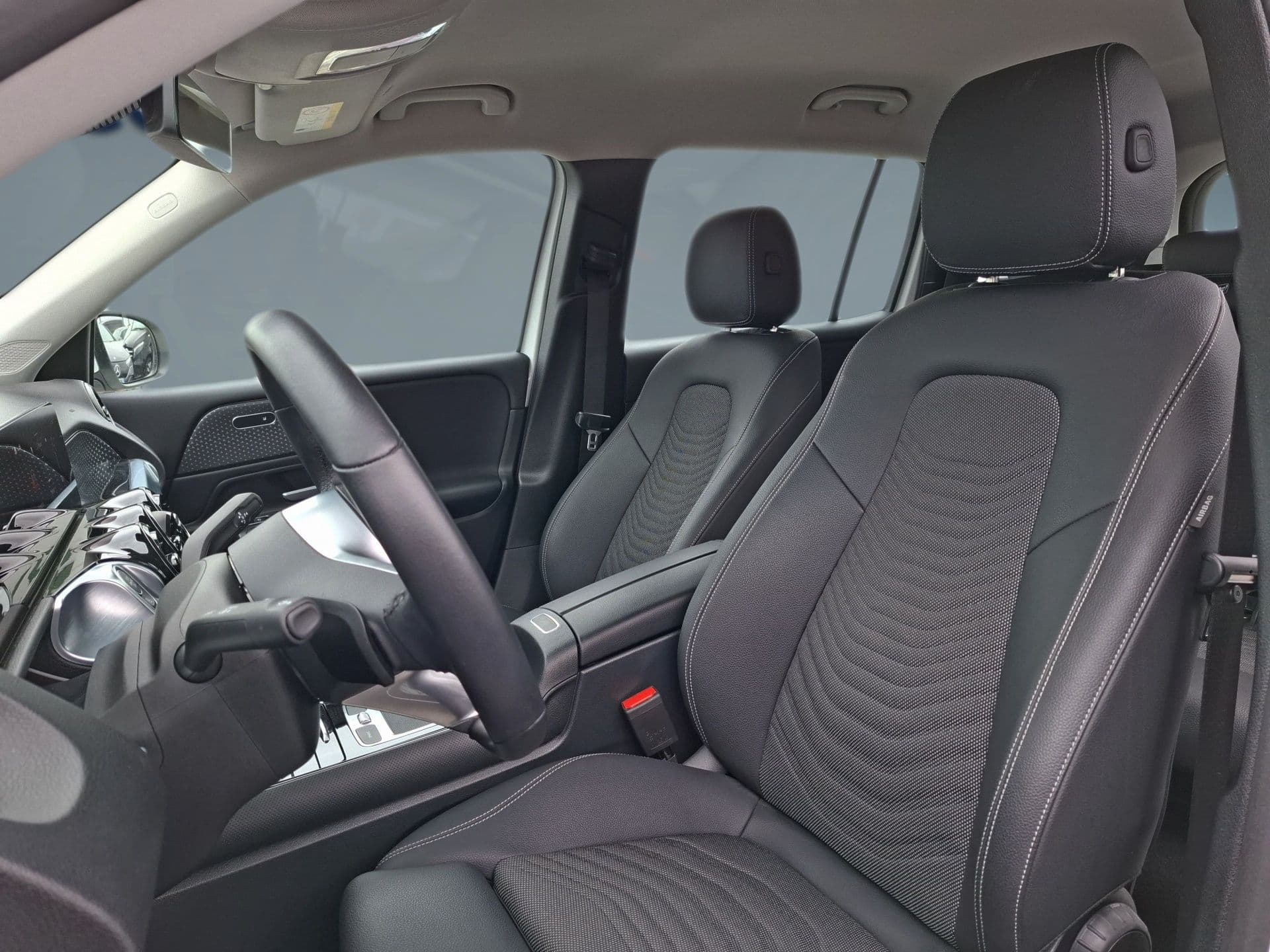 Mercedes-Benz GLB - 11