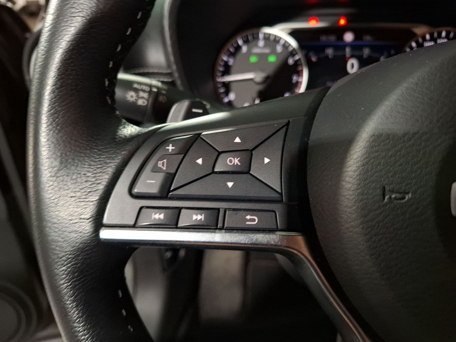 Nissan JUKE - 11