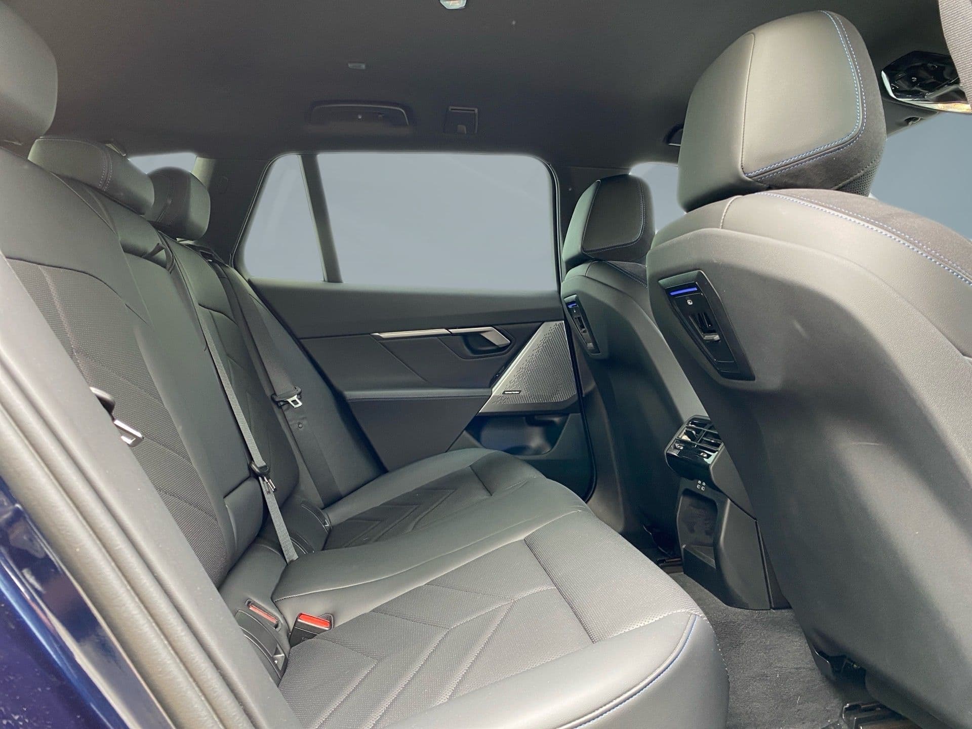 BMW i5 - 11