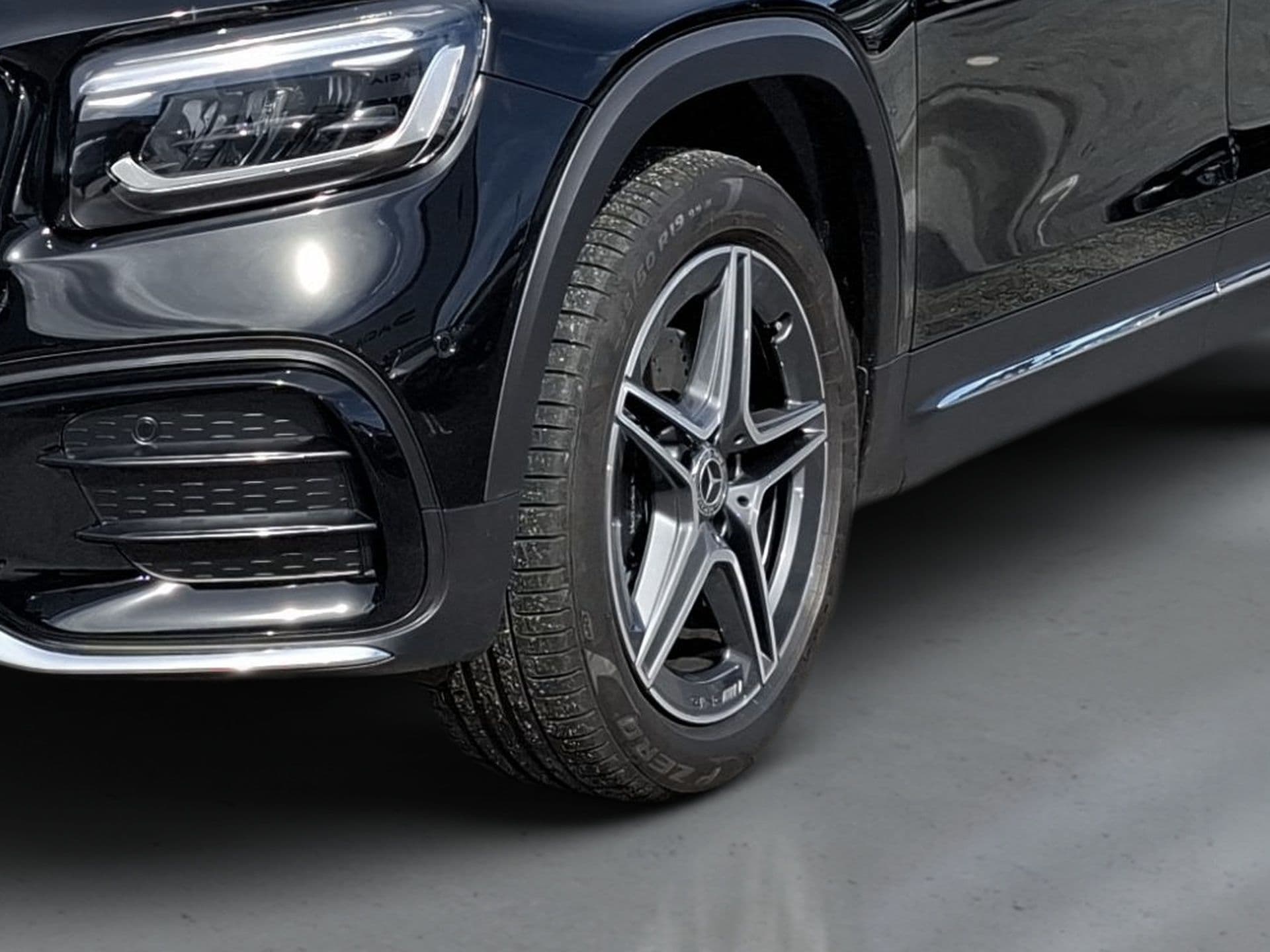 Mercedes-Benz GLB - 4