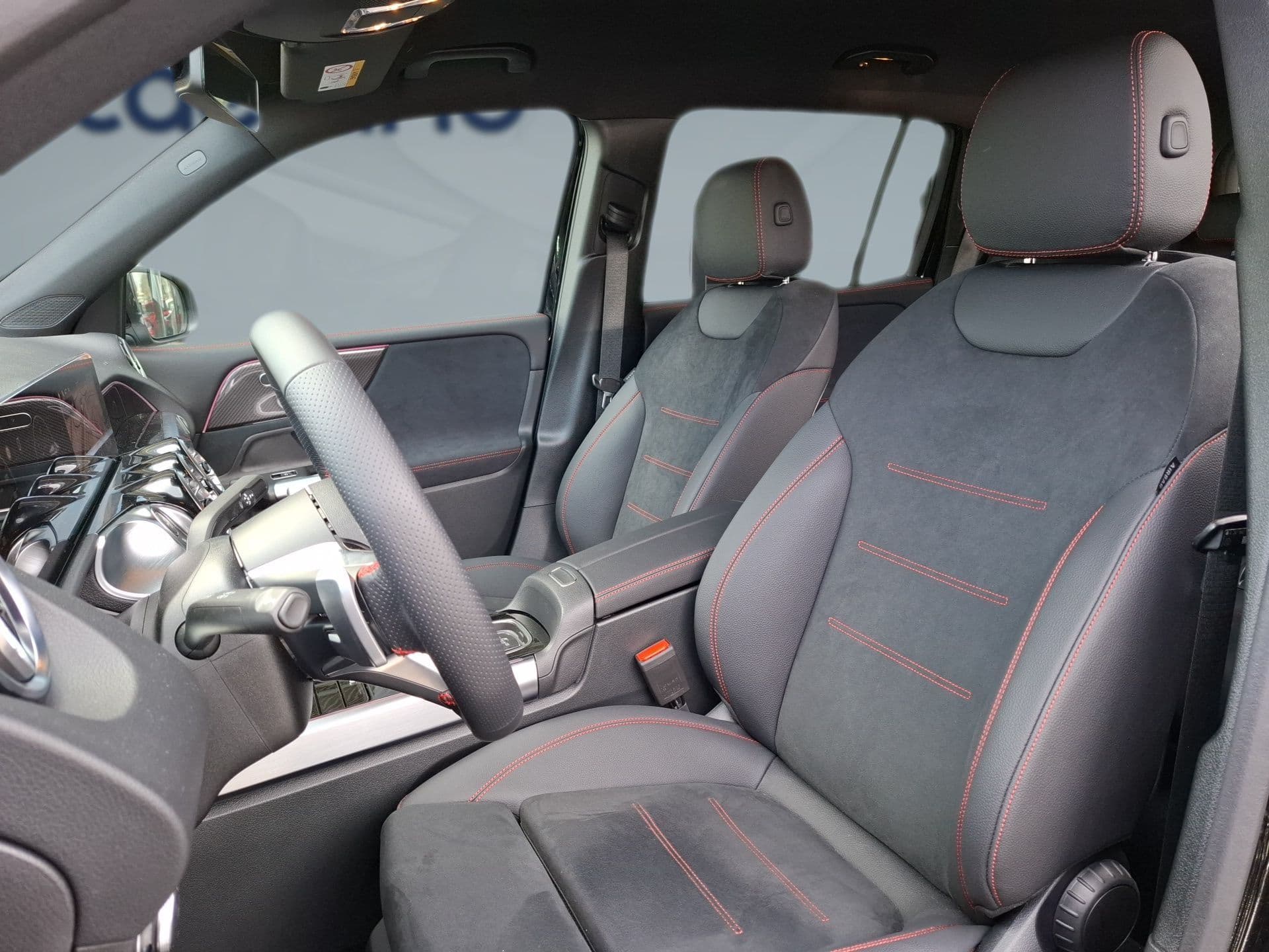 Mercedes-Benz GLB - 11
