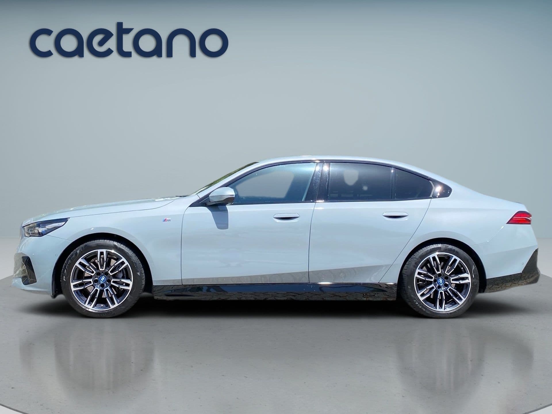 BMW i5 - 5