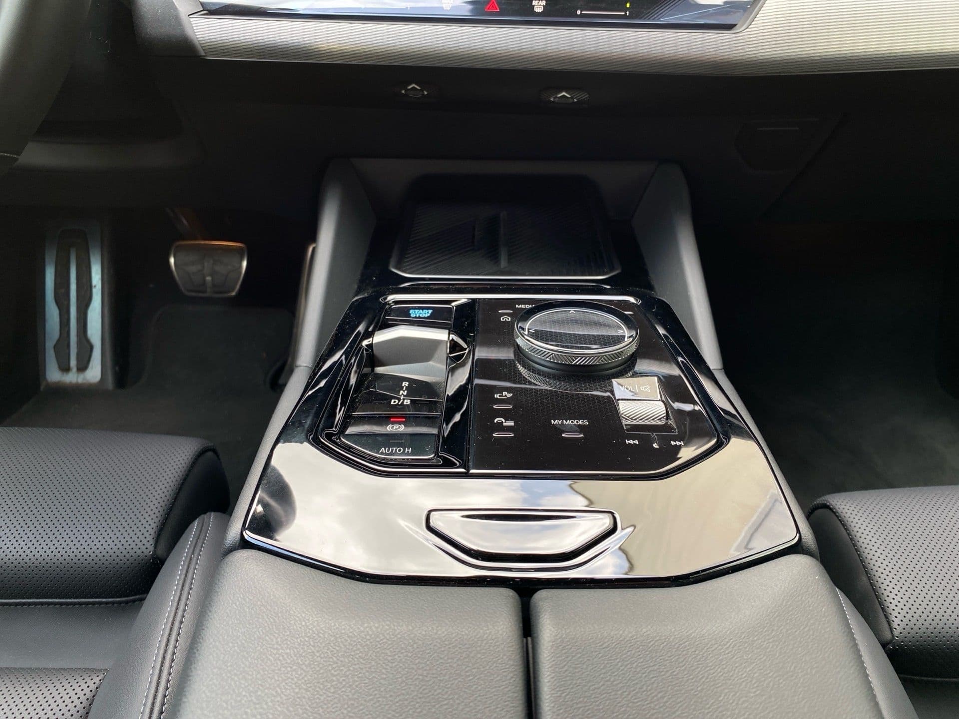 BMW i5 - 10