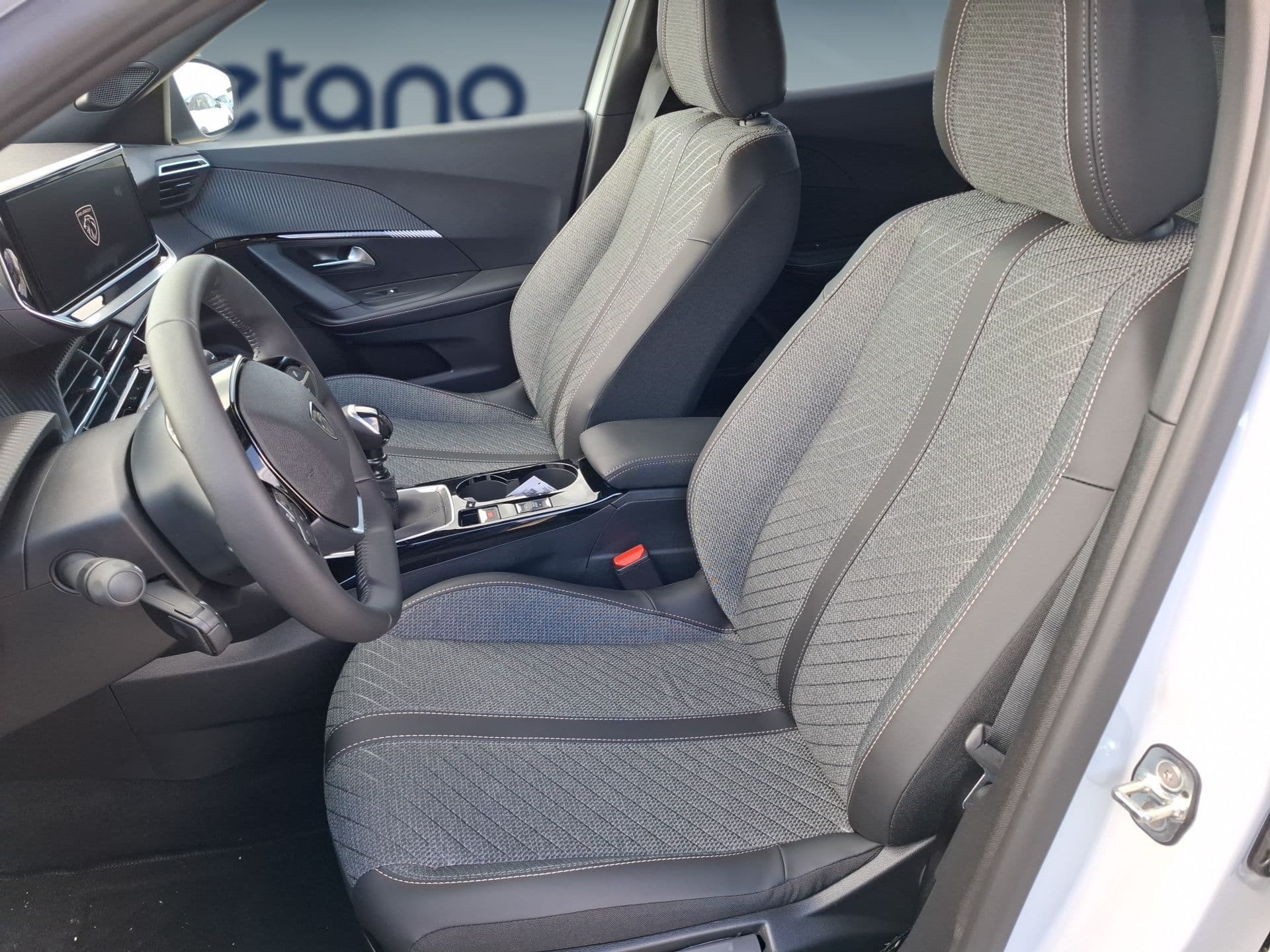Peugeot 2008 - 11