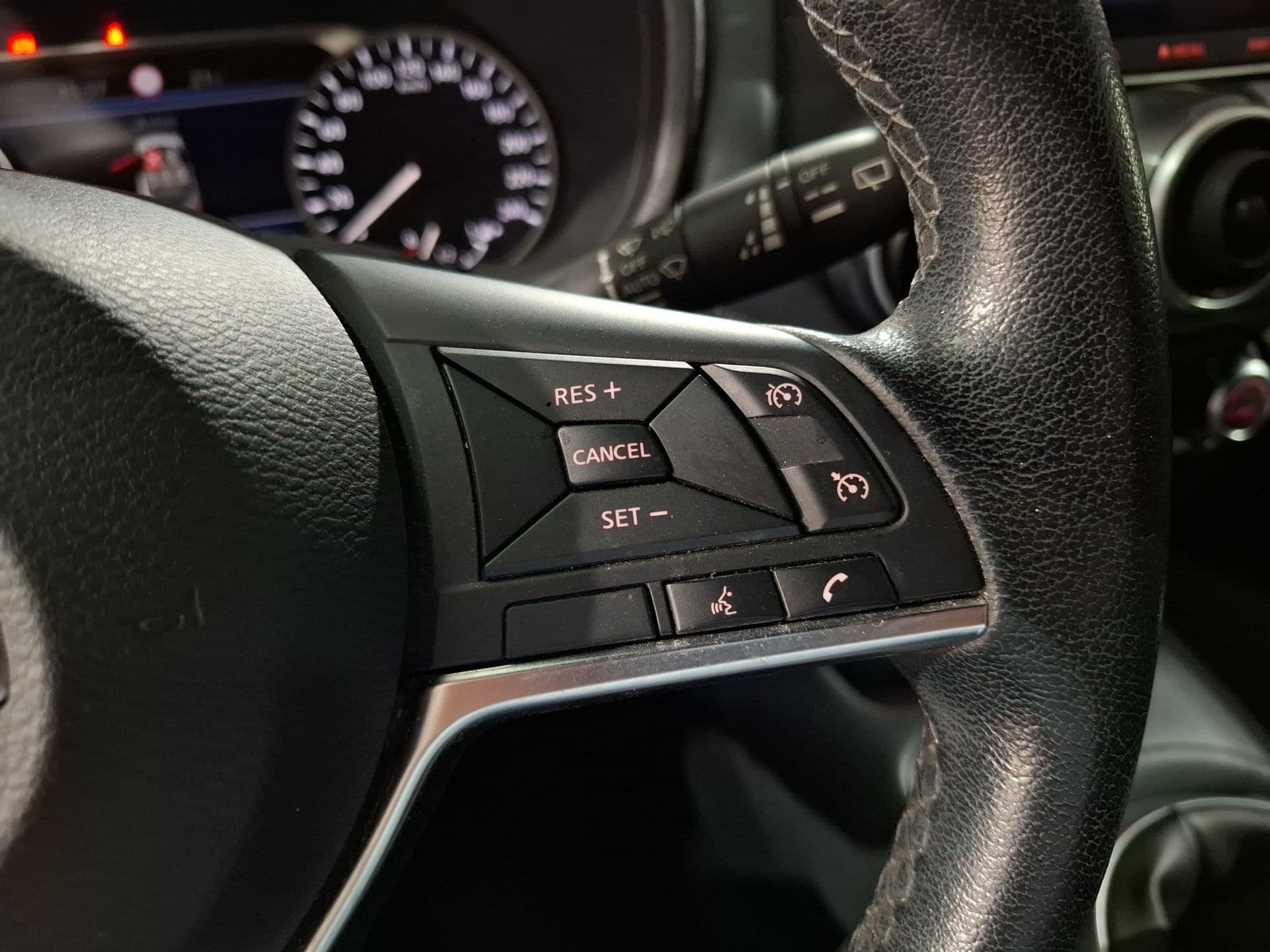 Nissan JUKE - 11