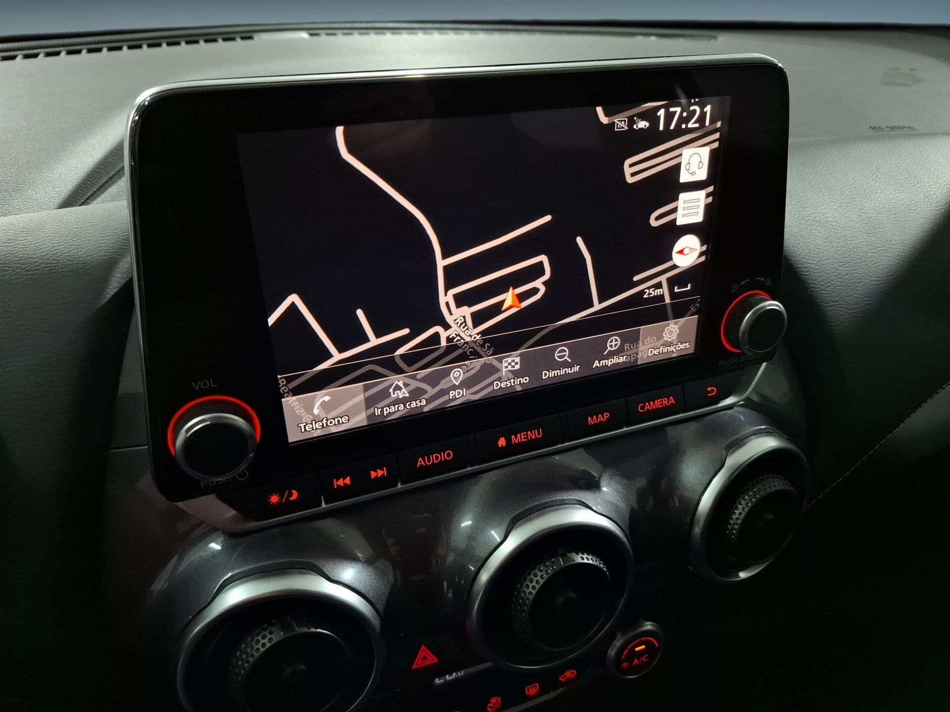 Nissan JUKE - 11