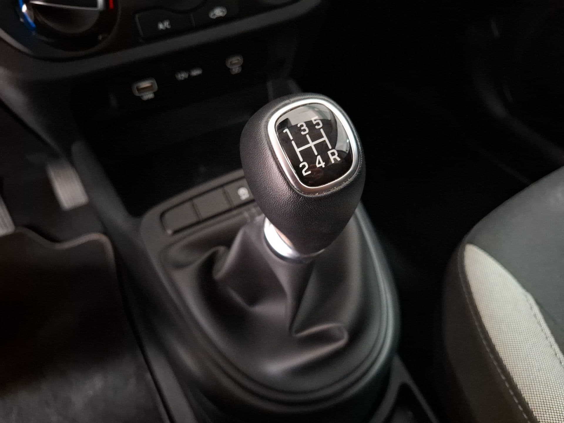 Hyundai i10 - 12