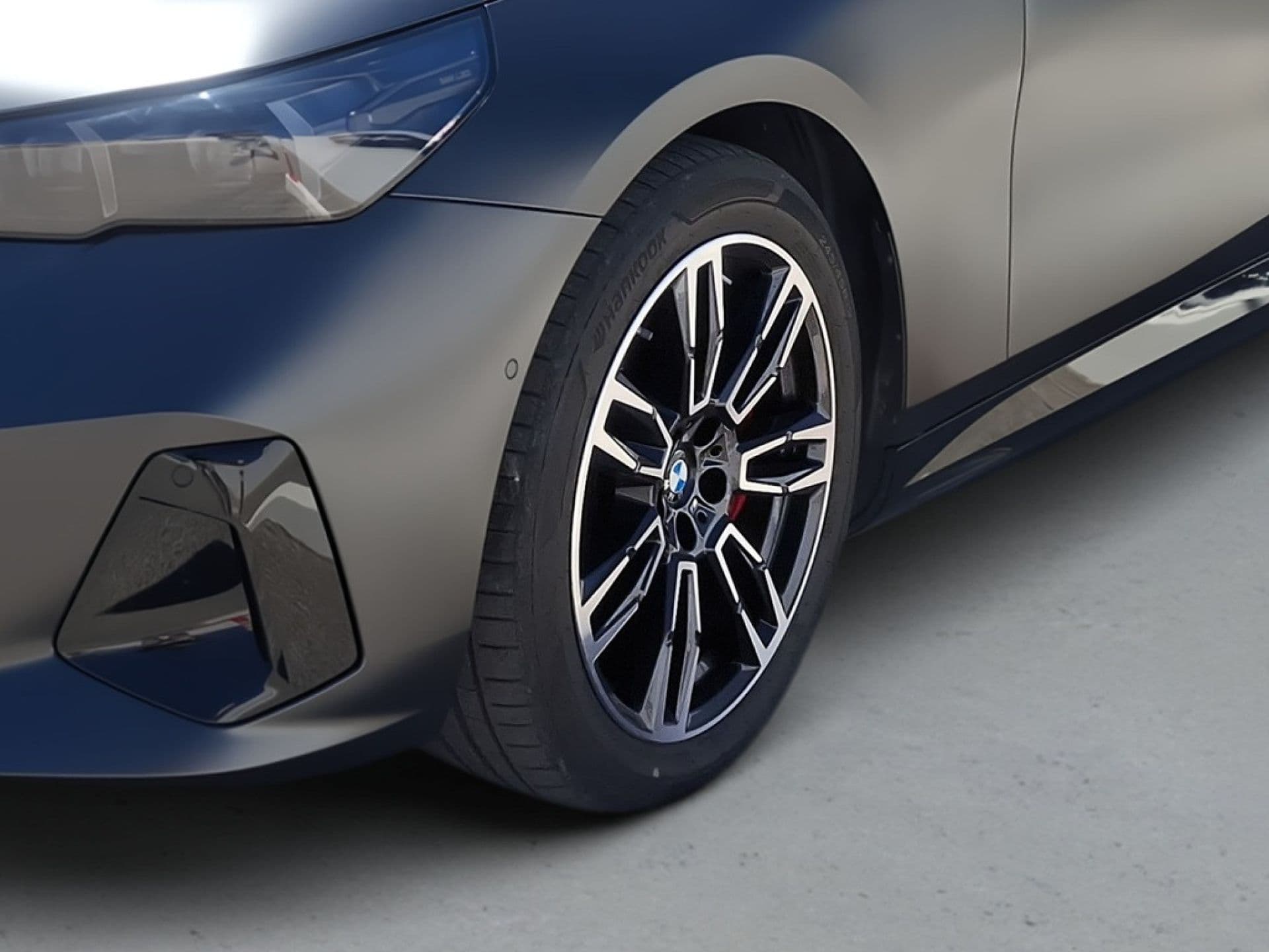 BMW i5 - 4