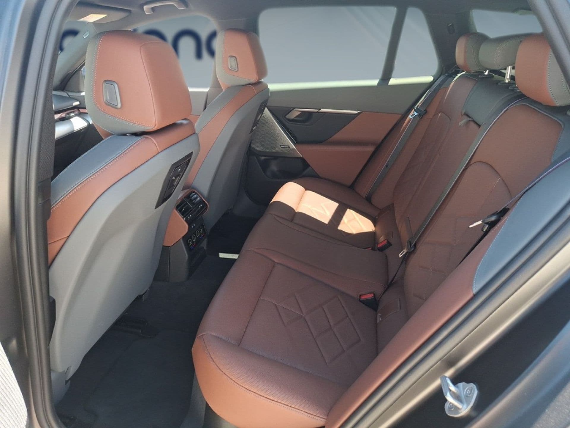 BMW i5 - 11