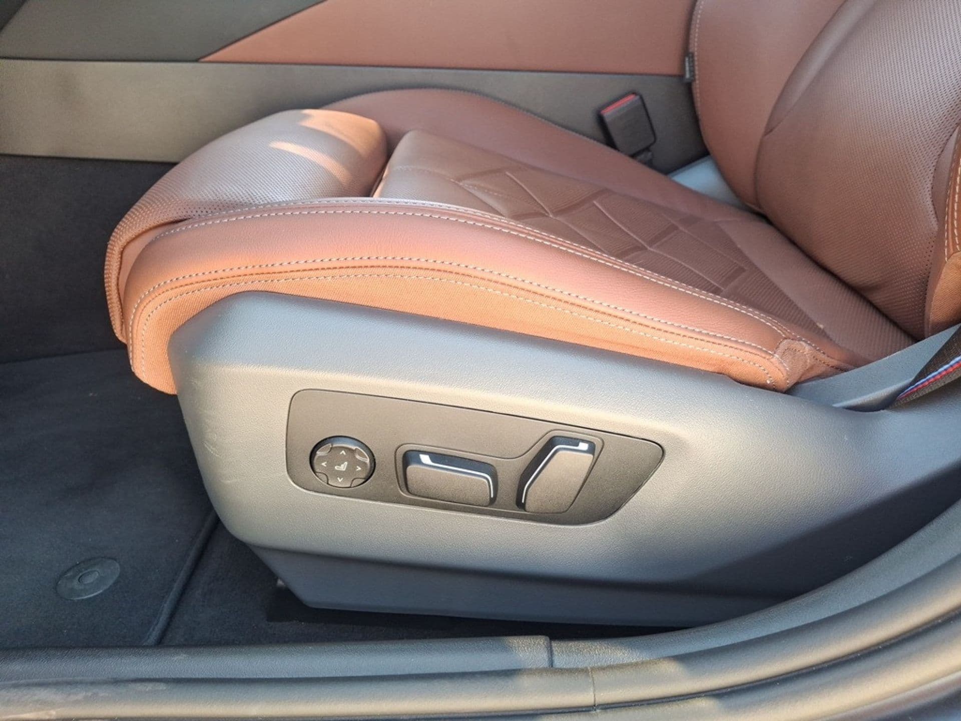 BMW i5 - 12