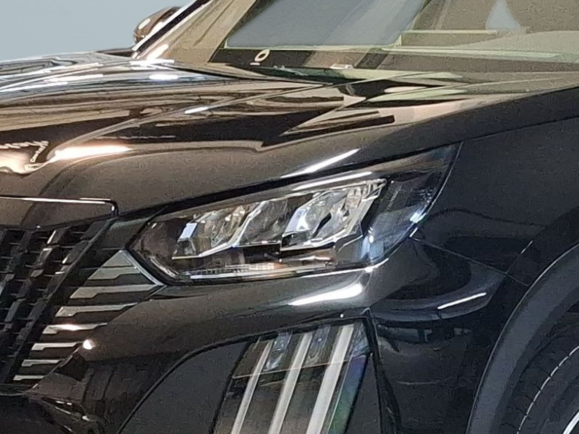 Peugeot 2008 - 4