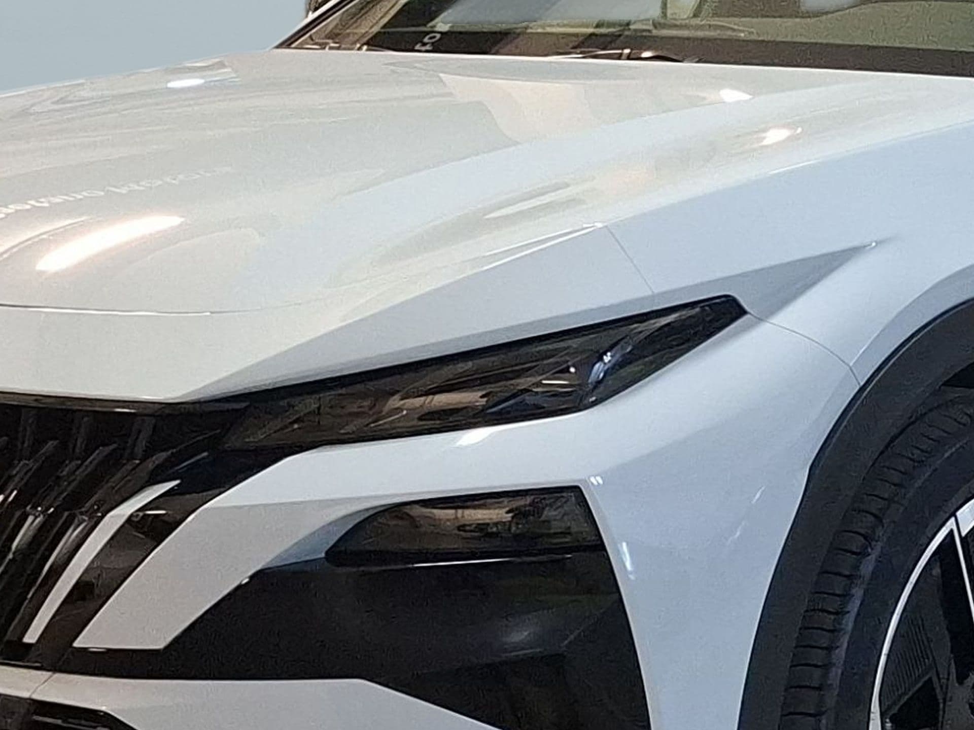 Peugeot 408 - 4