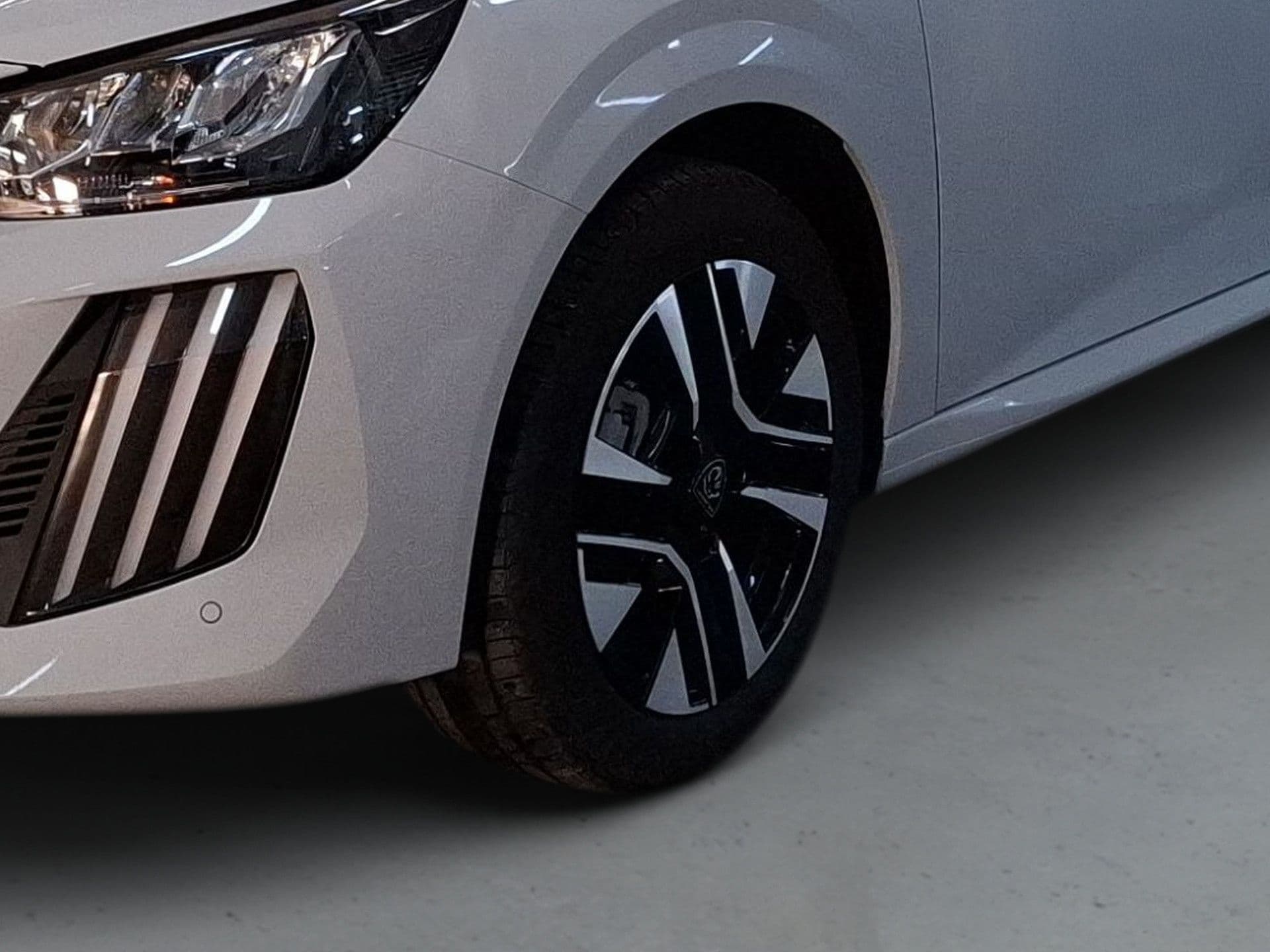Peugeot 208 - 5