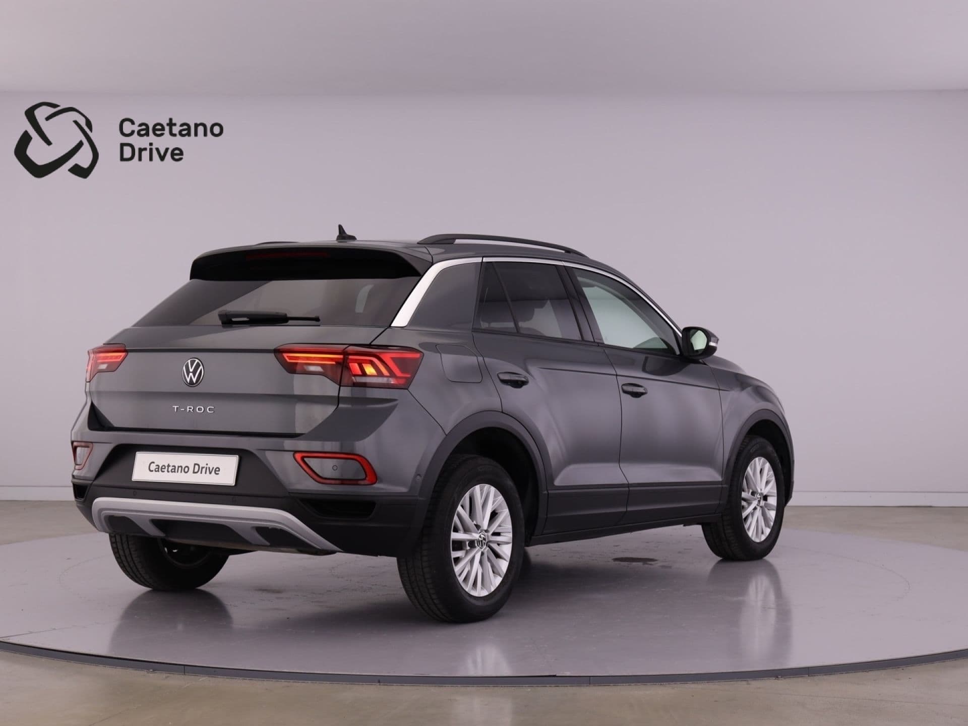 Volkswagen T-Roc - 3