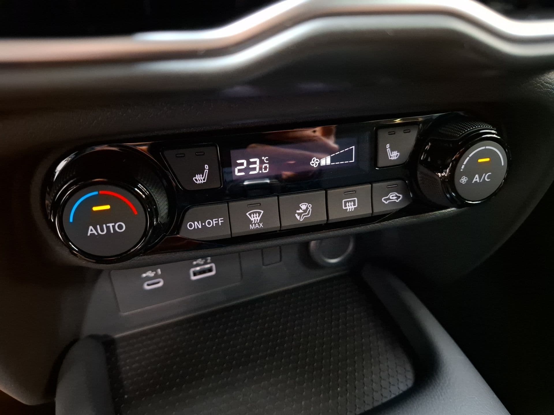 Nissan JUKE - 12