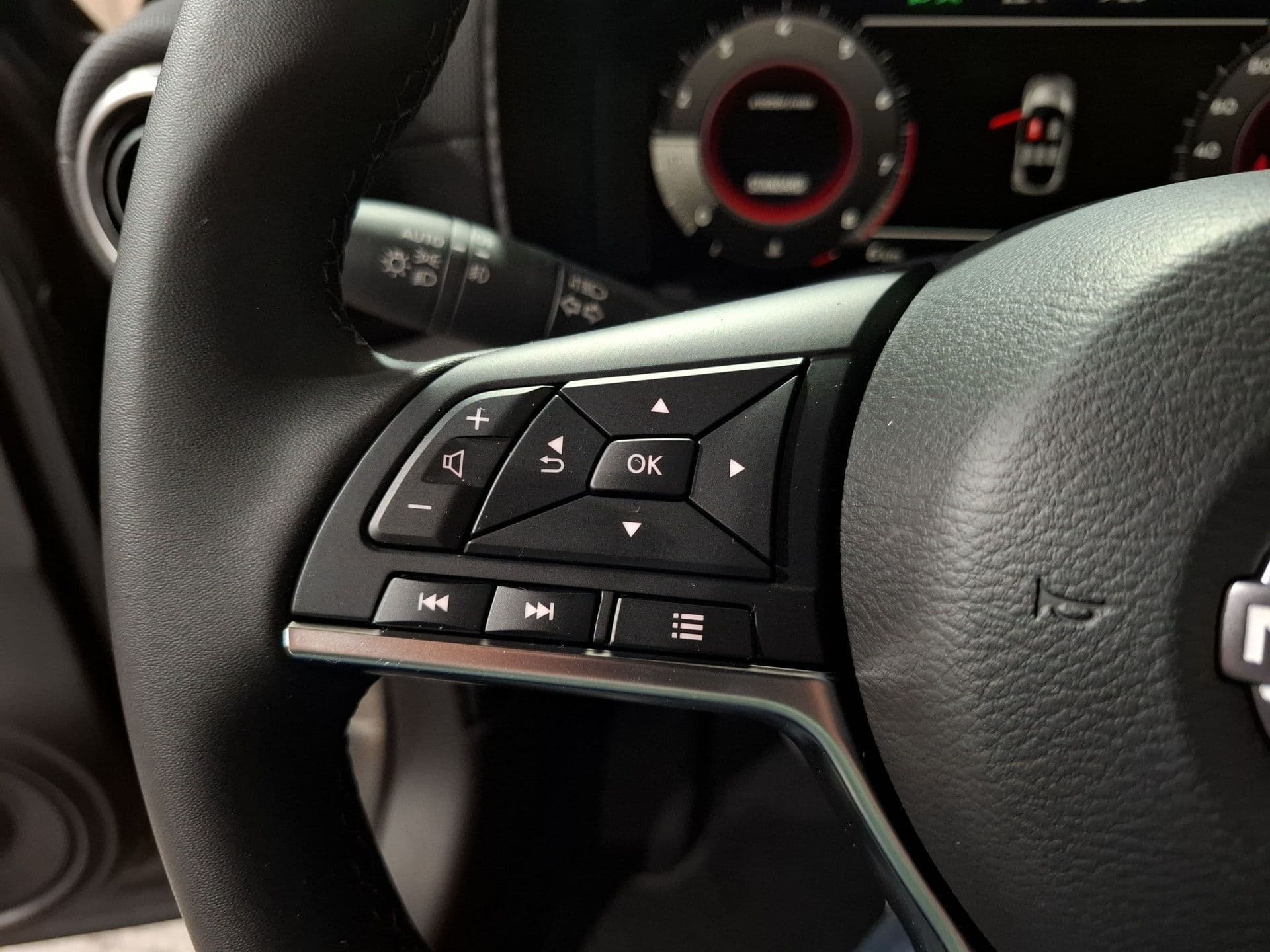 Nissan JUKE - 8