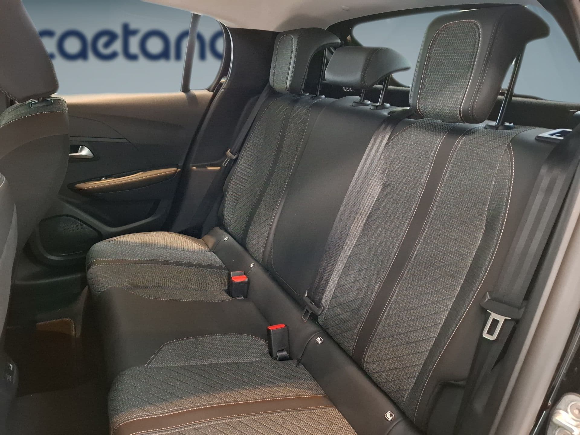 Peugeot 208 - 10