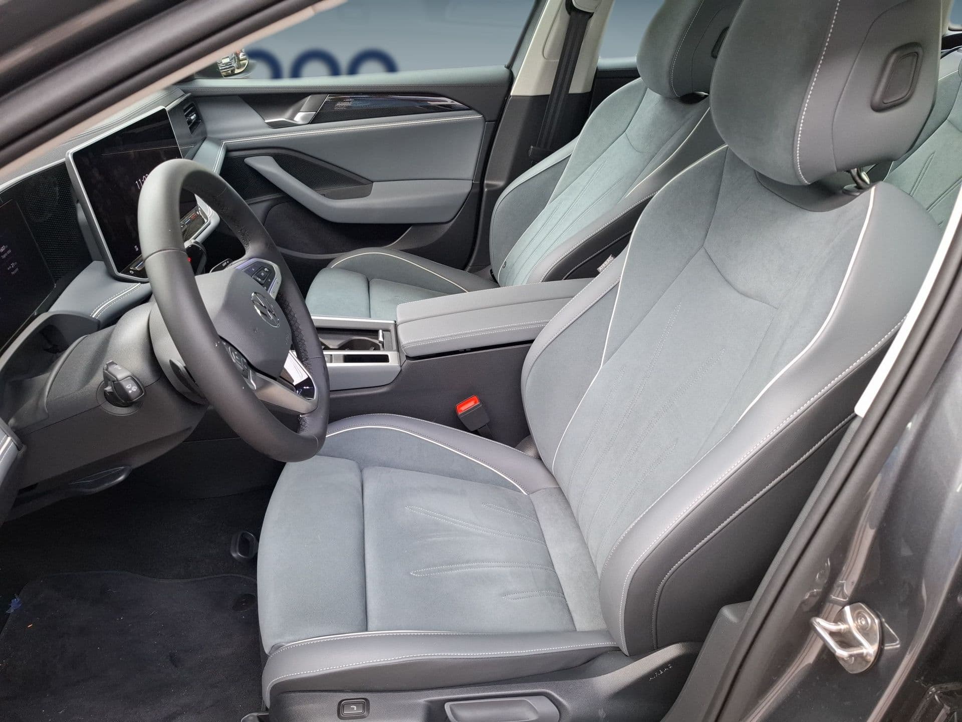 Volkswagen Passat - 11