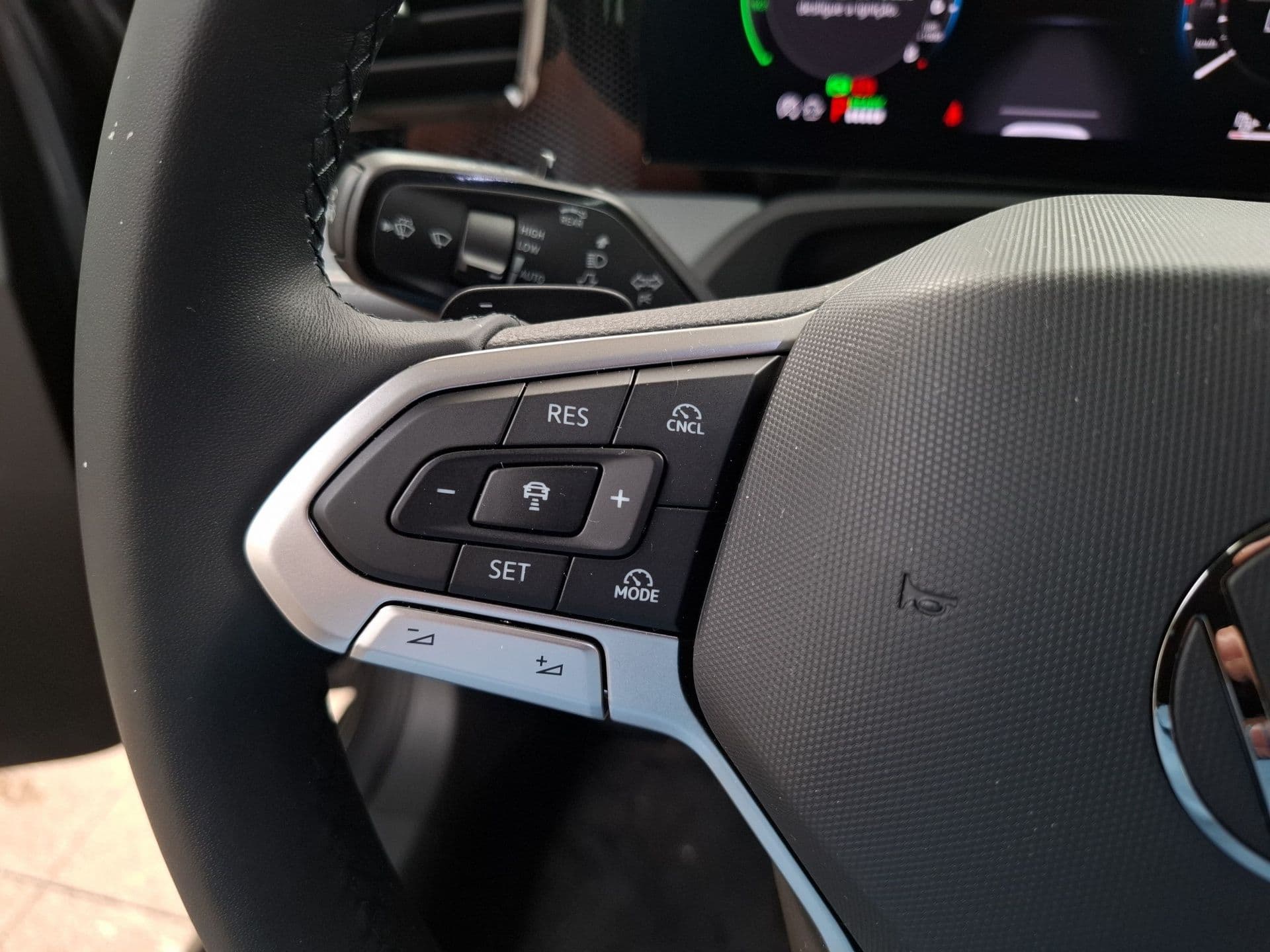 Volkswagen Passat - 12