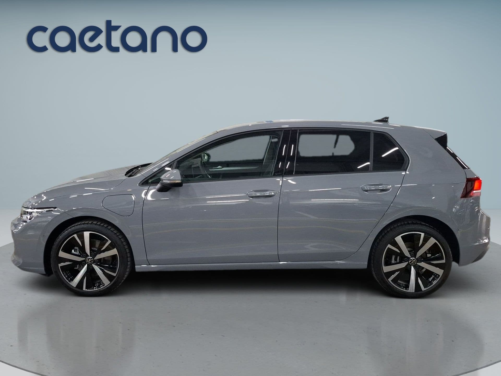 Volkswagen Golf - 2