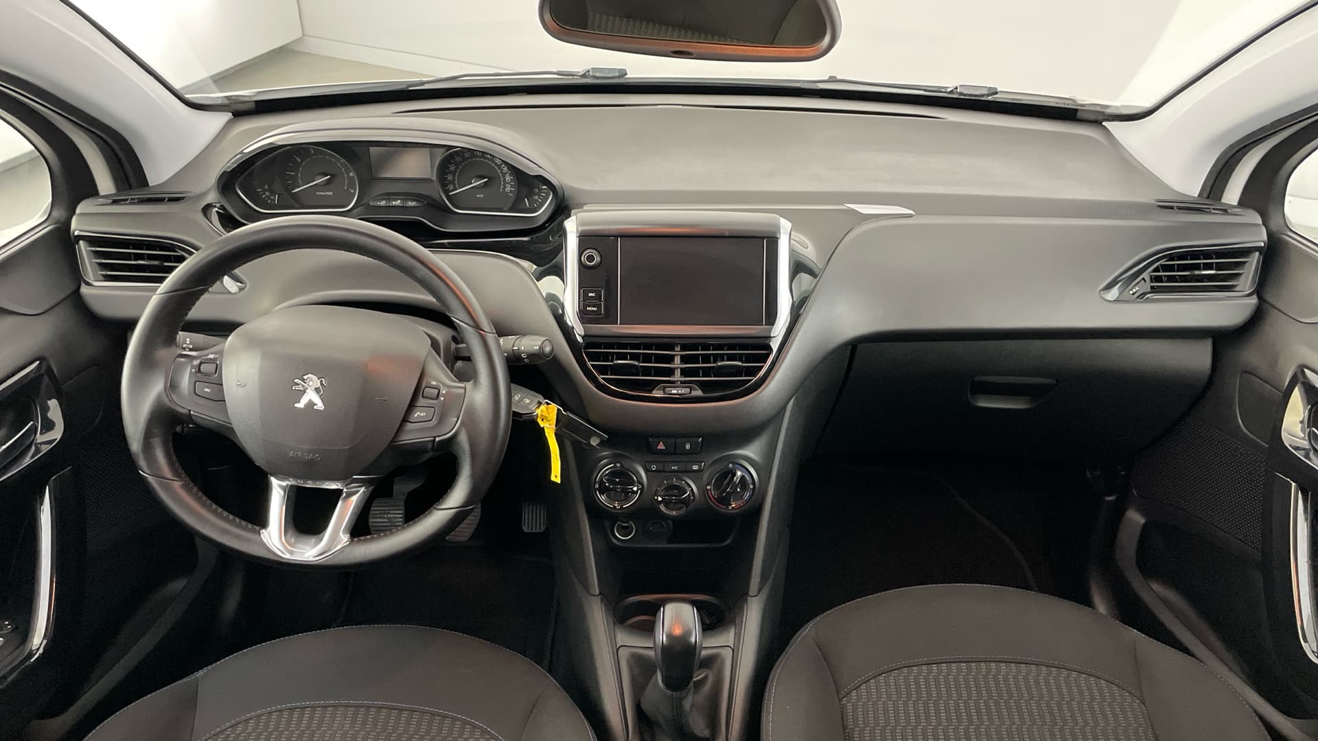 Peugeot 208 - 10