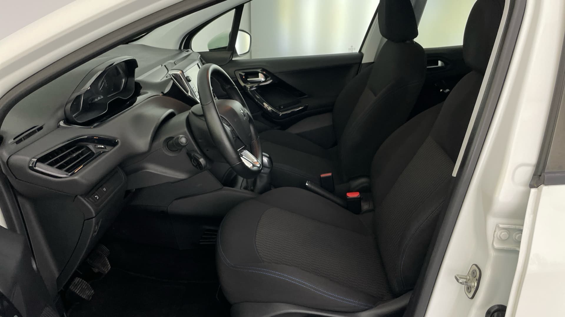 Peugeot 208 - 11
