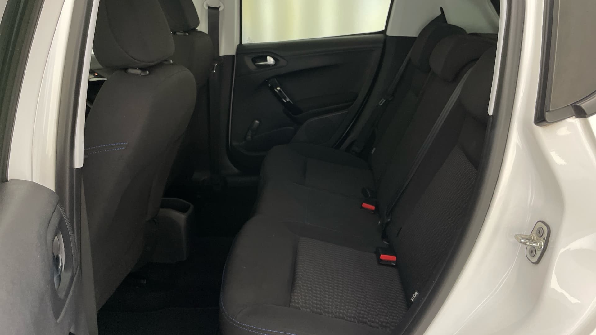 Peugeot 208 - 12