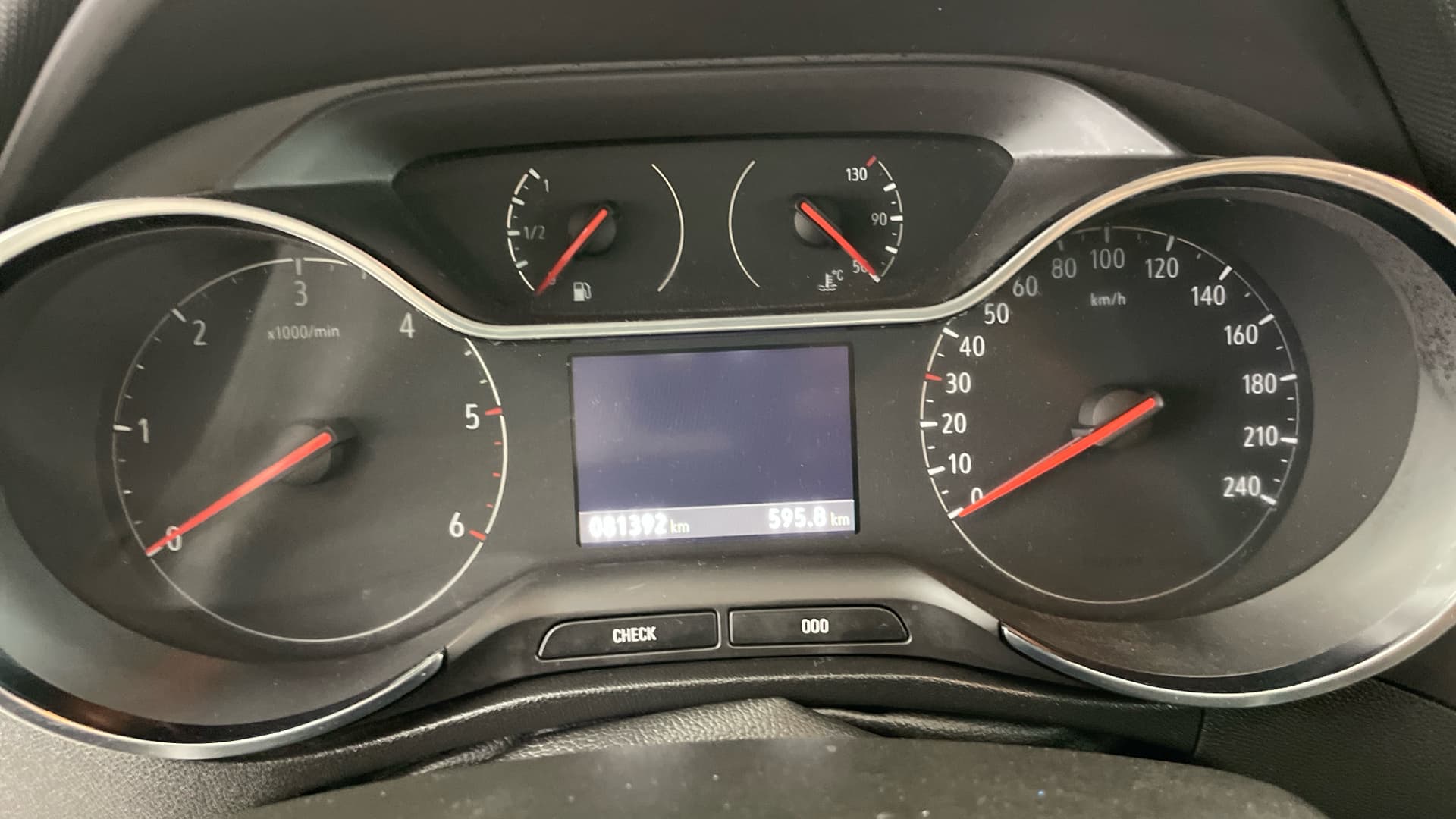 Opel Crossland X - 9