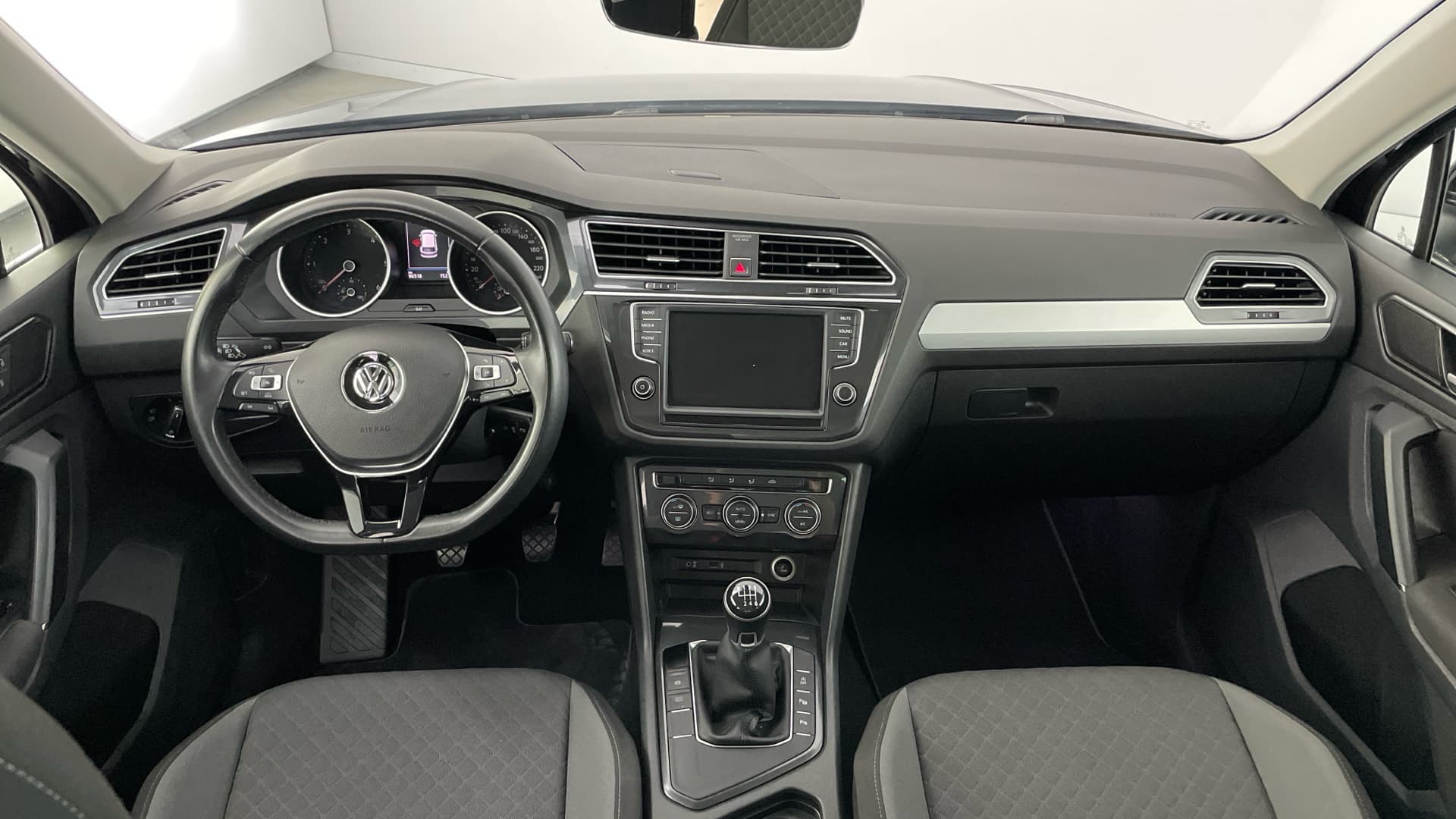 Volkswagen Tiguan - 10